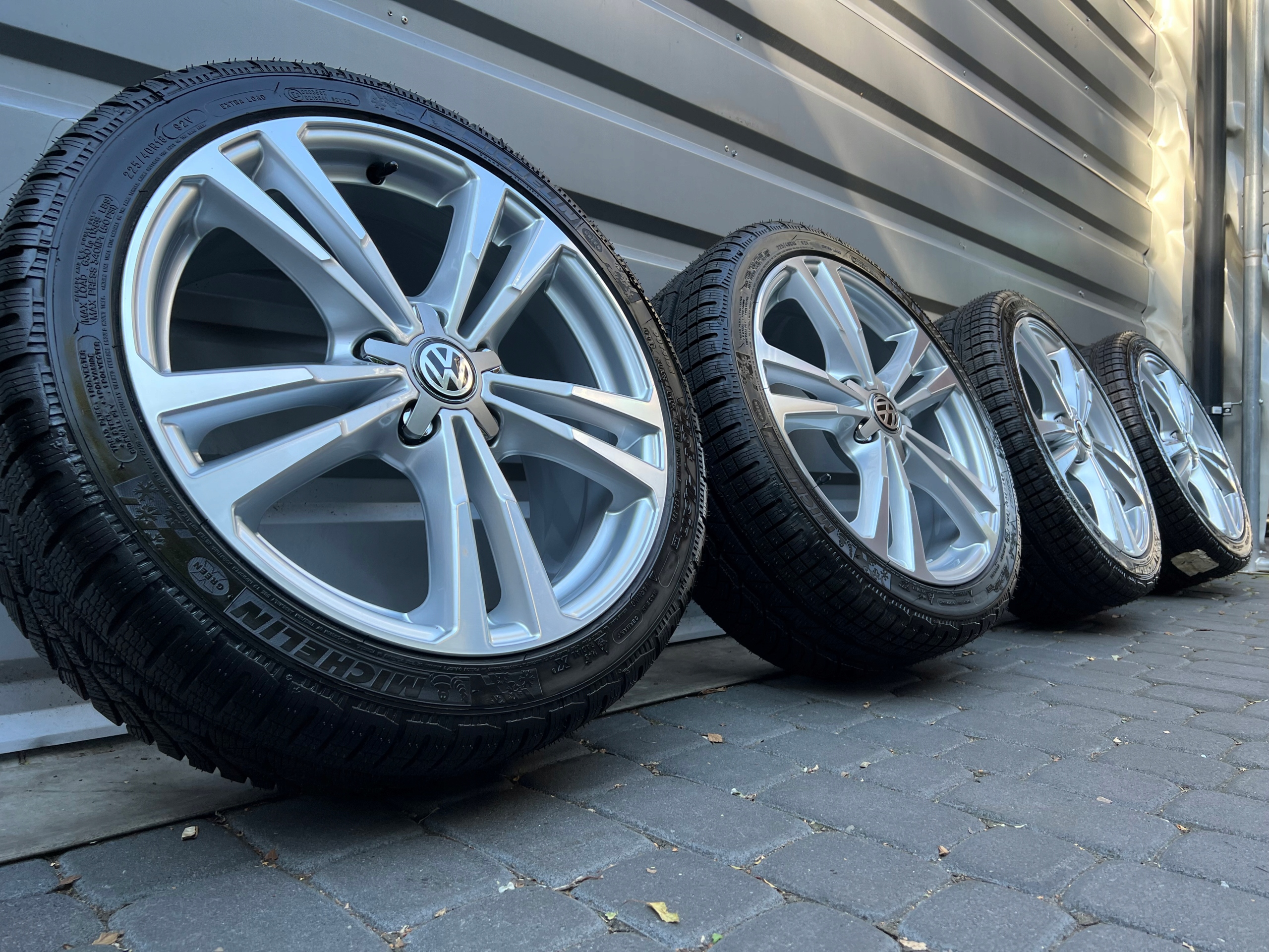 NOWE Felgi 18 Volkswagen Golf Touran Passat T-Roc Odsadzenie (ET) 51