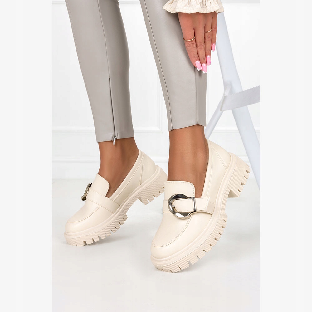 MOKASYNY DAMSKIE NA PLATFORMIE Z KLAMRĄ r 39 Kolor beżowy