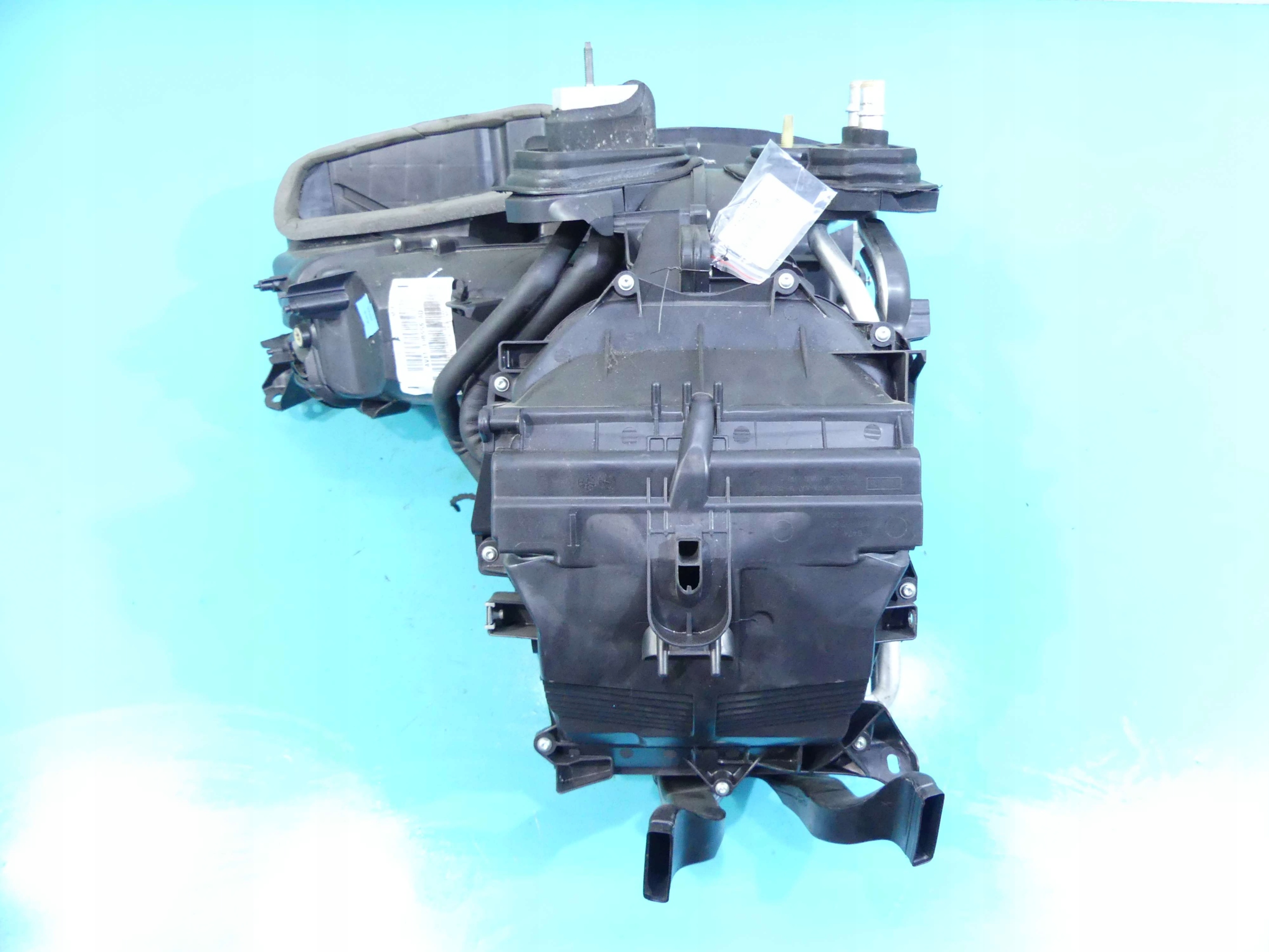 AV11-A018W12-AB, AV11-19B555-AD - ОБОГРЕВАТЕЛЬ КОРПУС FORD B-MAX 12-17 ЕВРОПА