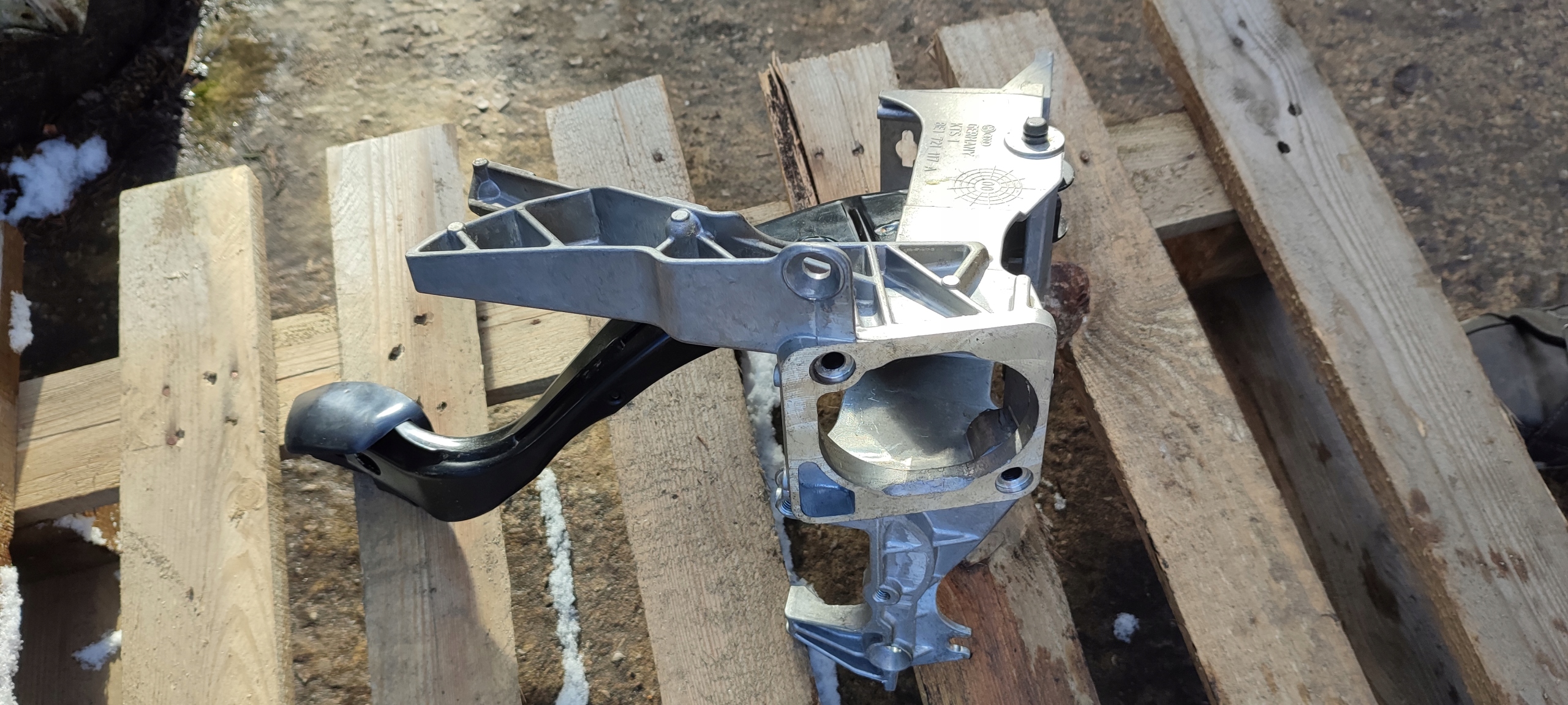 Pedal kočnice audi a4 b7 8E1721117A
