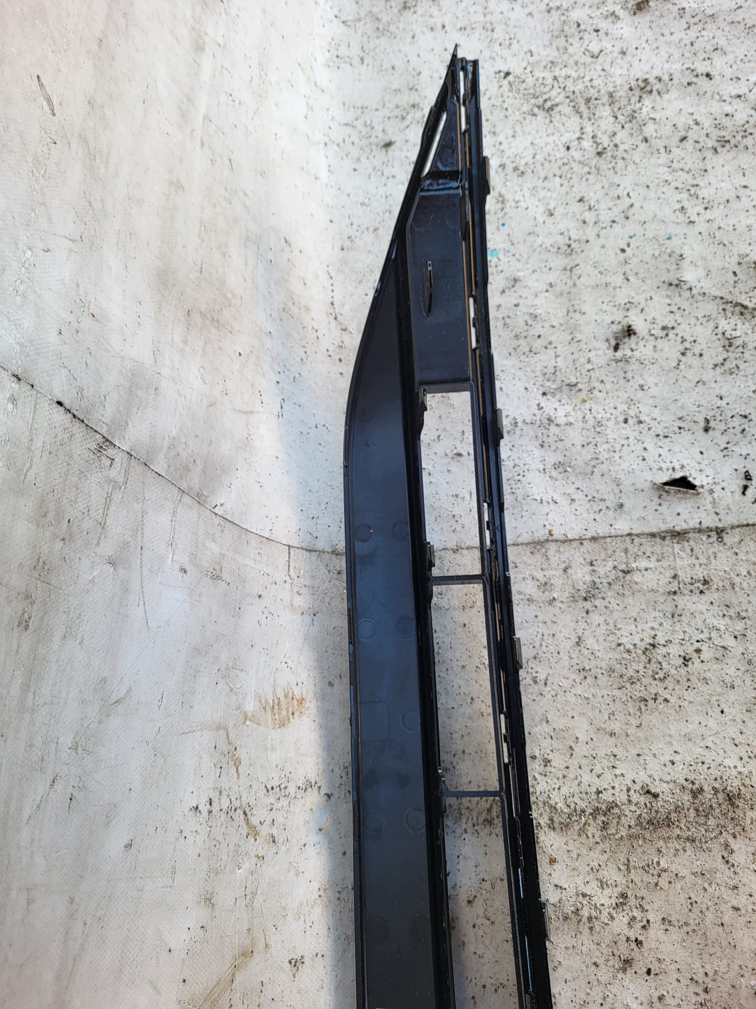 VW TIGUAN II LIFT grid of a bumper front front 5NA853677