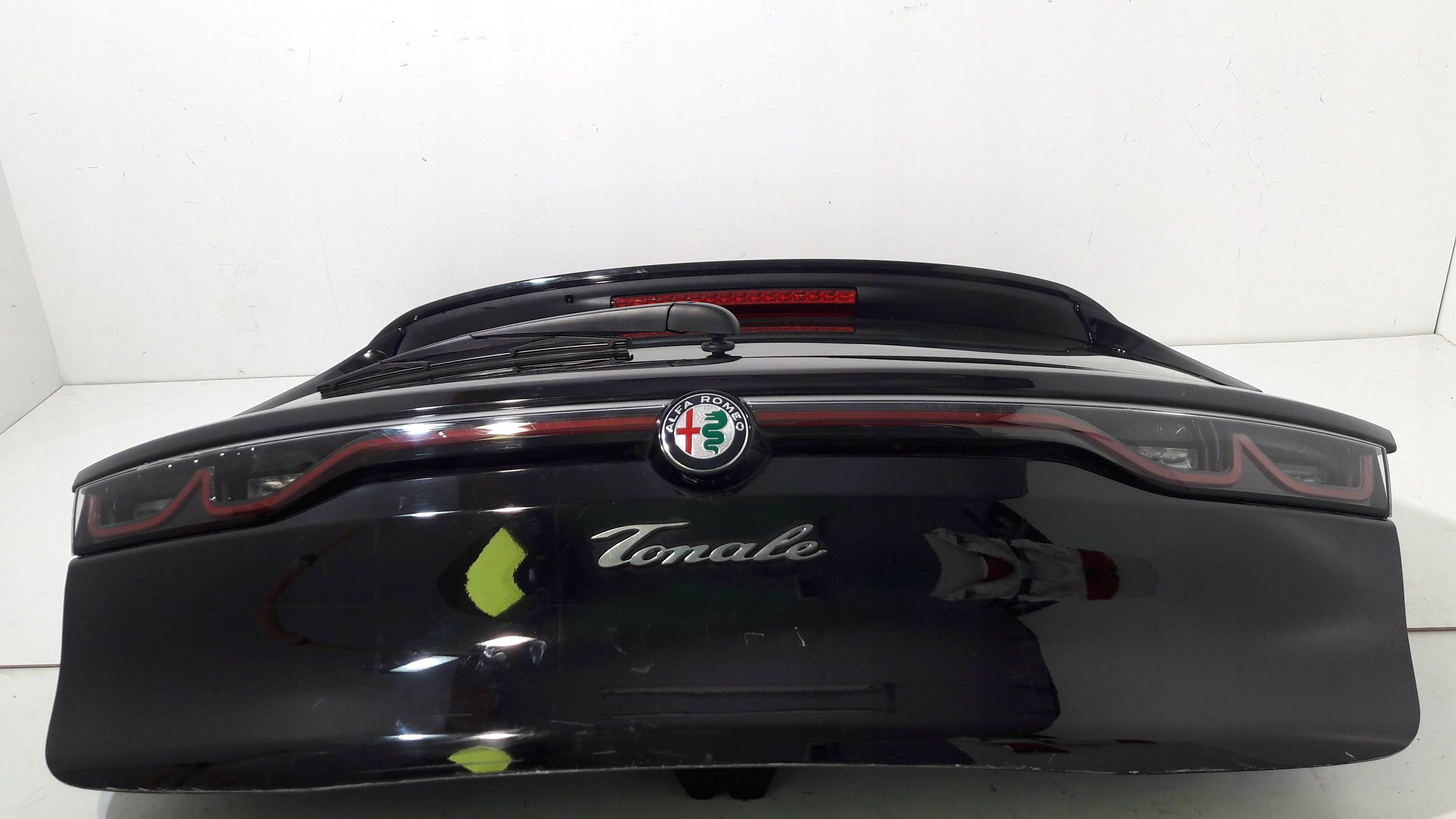 Alfa Romeo Tonale rear trunk door 1(H144)