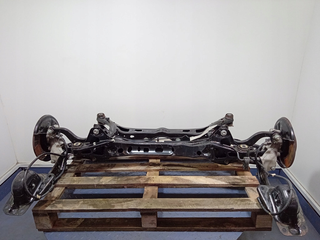 PASSAT B8 KOMBI BELKA ZAWIESZENIA TYŁ 3Q0505235AC