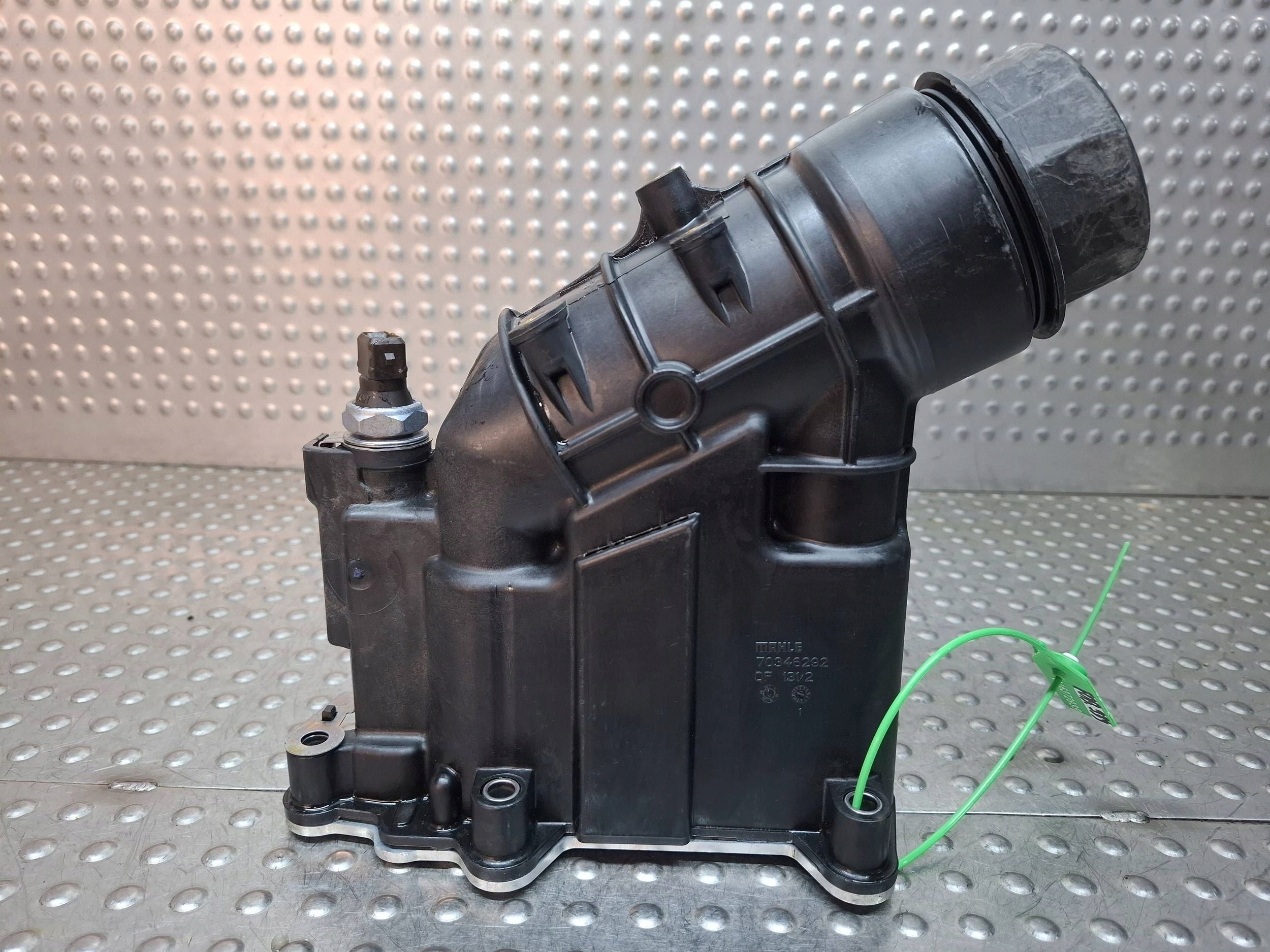 cover of a filter, oil 7807799 BMW E90 E83 E87 E91 E60 E88 E92 E93 2.0D N47