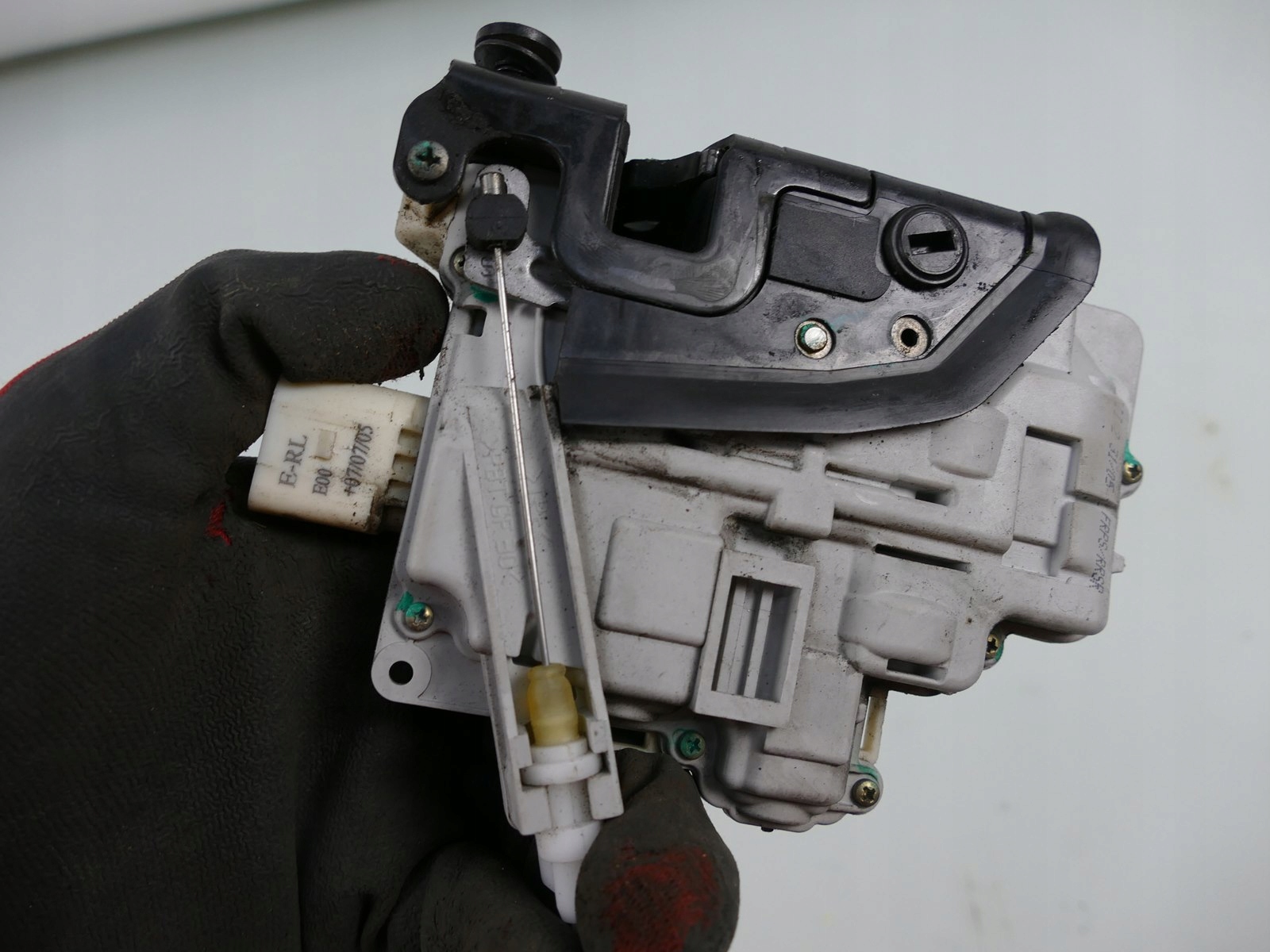 AUDI A4 B7 sedan S-LINE lock door left rear part