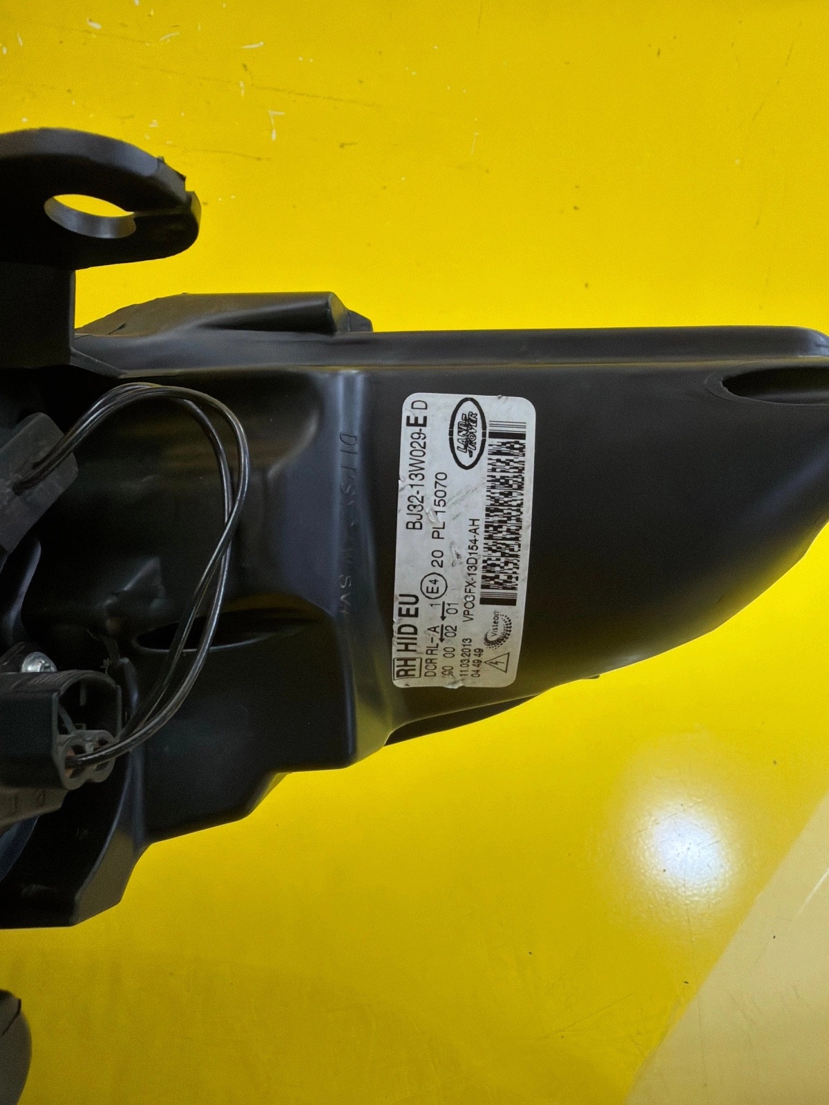 light right front Land Rover Evoque and 1 Xenon BJ32-13W029-ED