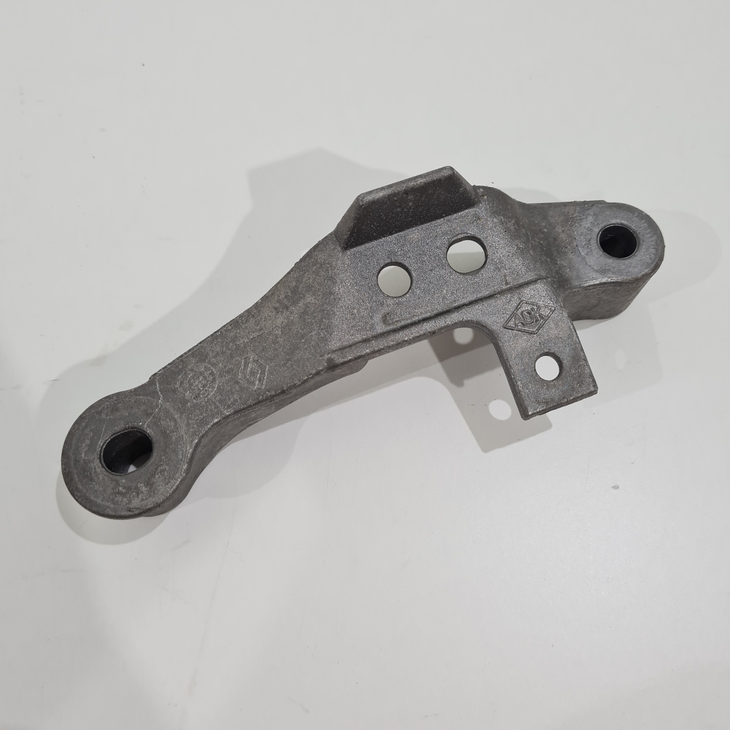 držač pumpe vode RENAULT MERCEDES 1.3 B 144C01379R
