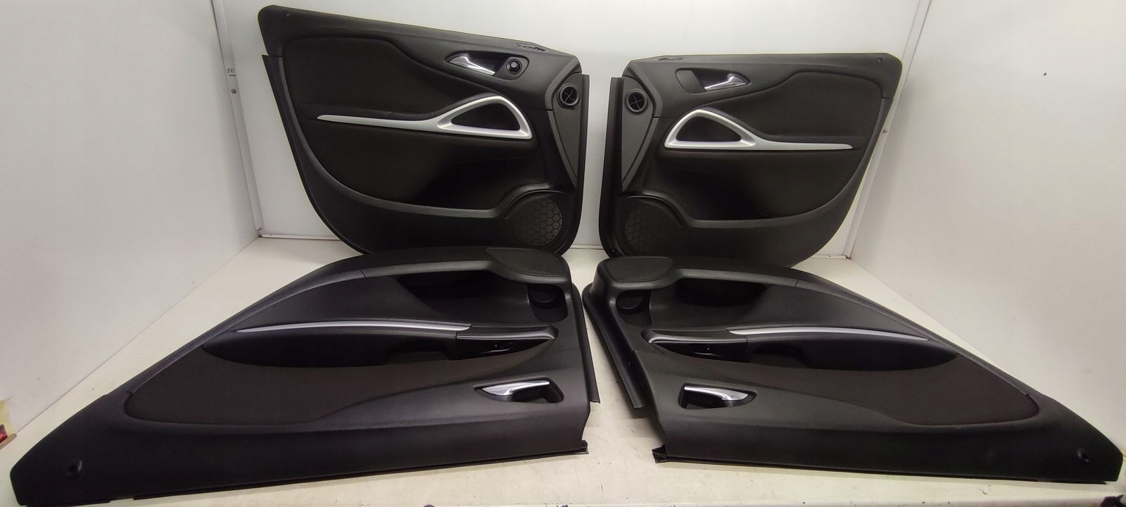 side side komplet Opel Zafira C 1,6 16V CNG