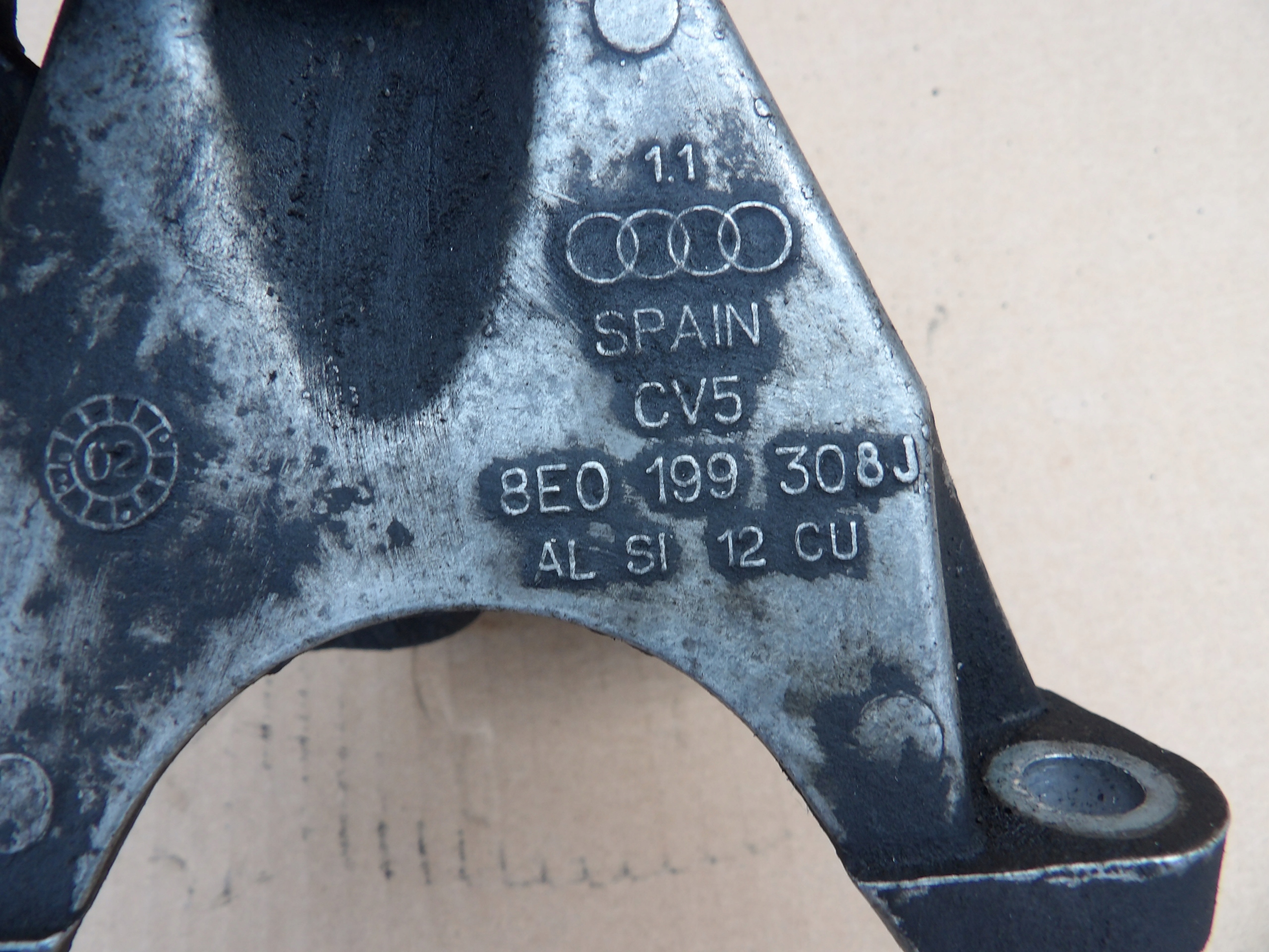 AUDI A4 B6 2.5 TDI Support Support plaque Moteur Droit