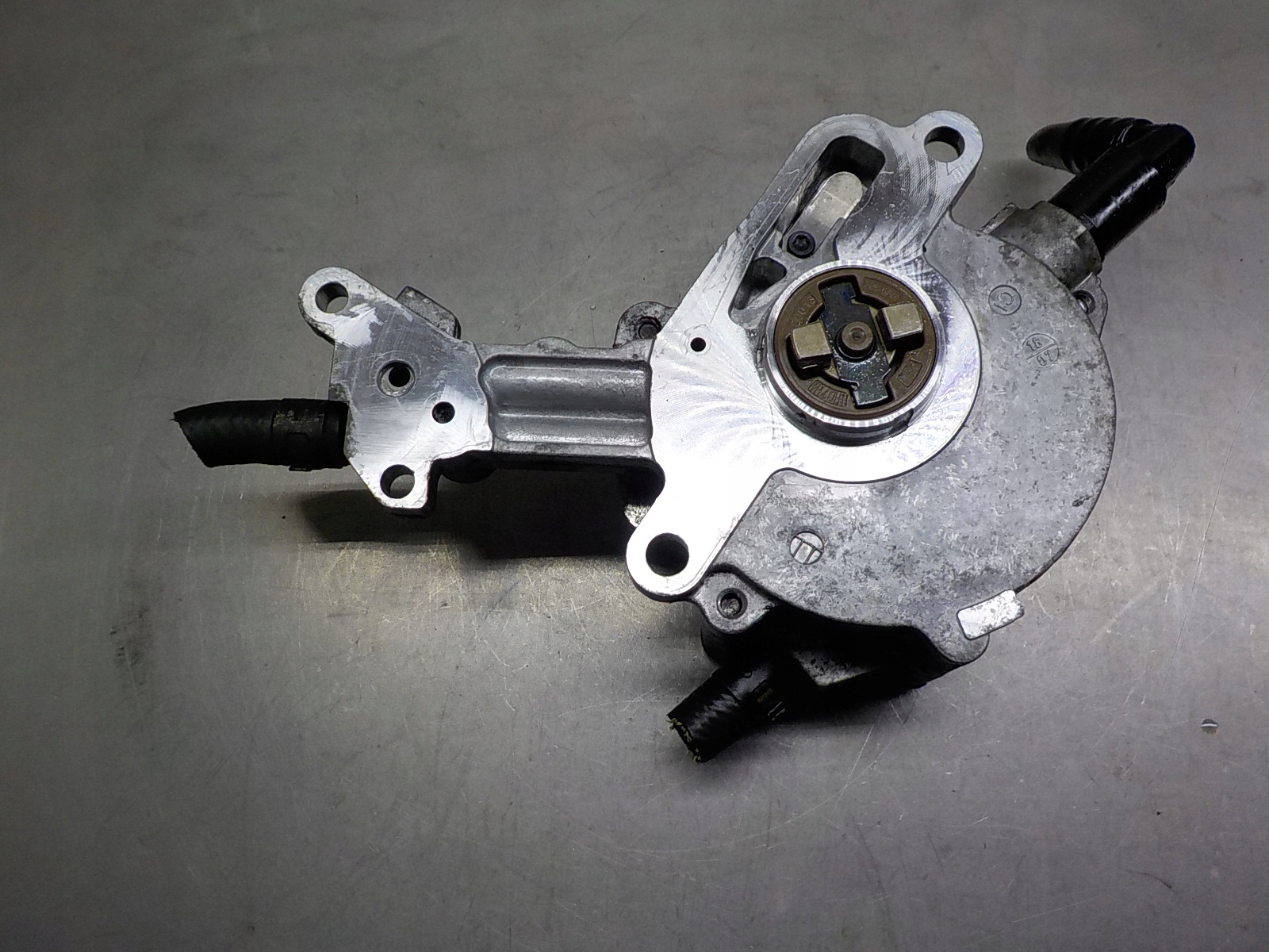 038145209M - ВВ АУДИ ВАКУУМНЫЙ НАСОС ВАКУМ ВАКУМ 038145209М