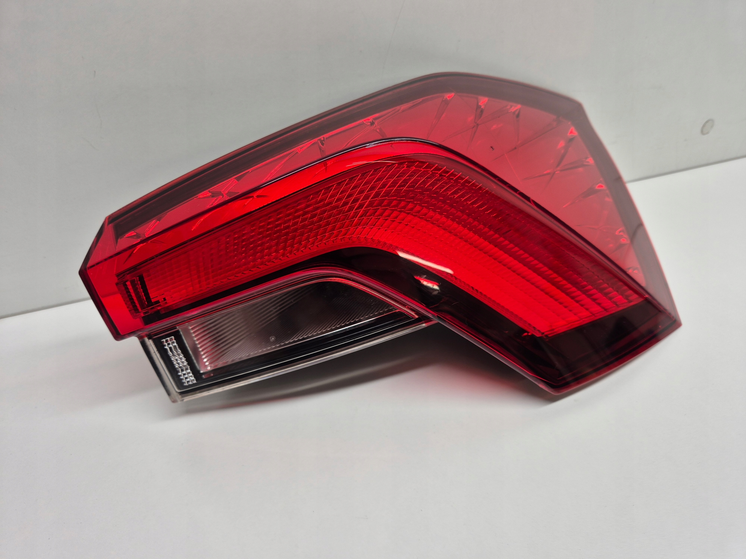 SKODA KAMIQ LAMPA TYLNA PRAWA LED MID ORYGINAŁ EUROPA 2019- Numer katalogowy części 658945/EU/RH-ORYG1