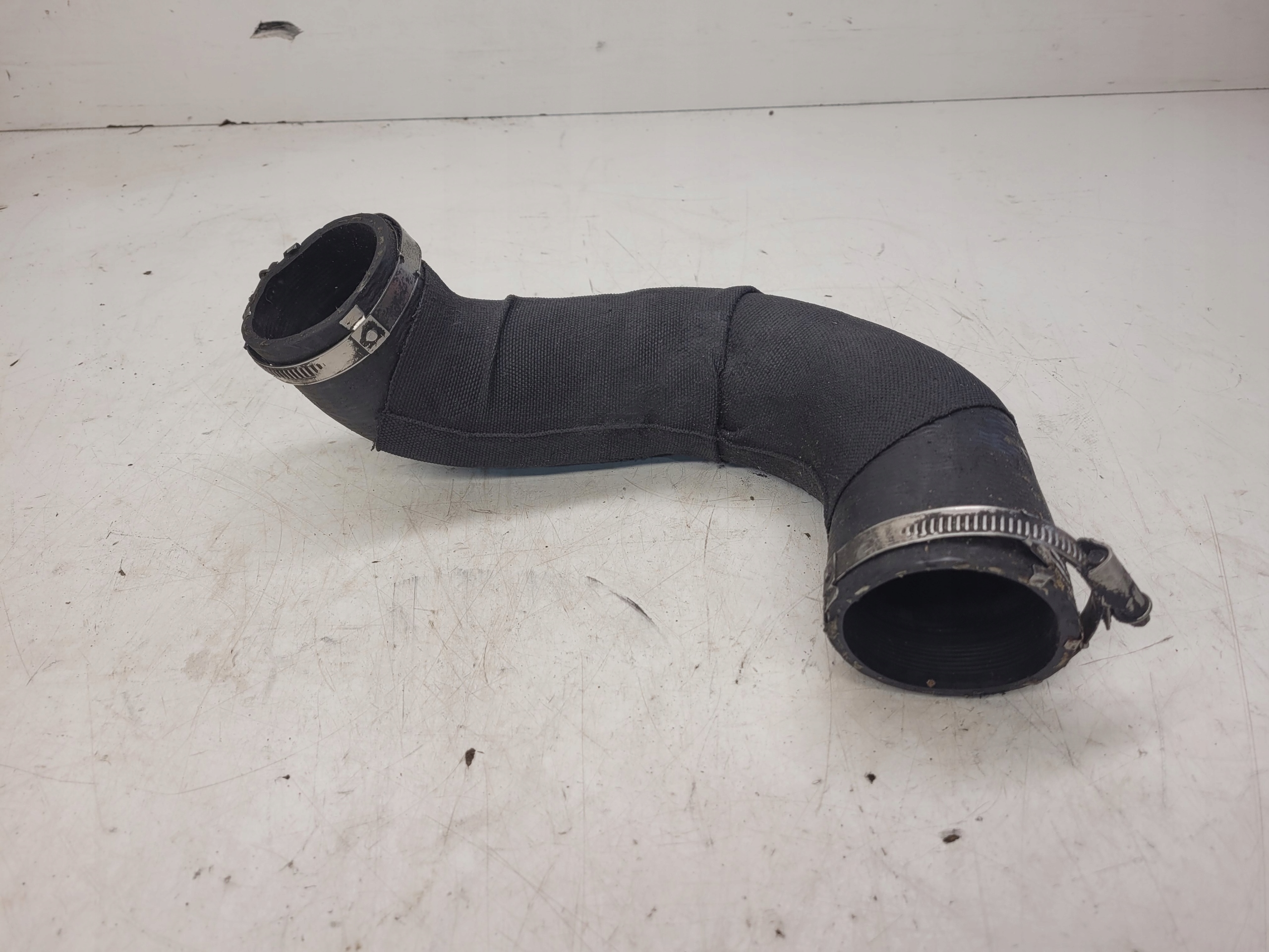 trouba hadice intercoolera AUDI A6 C7 3.0 4G0145709N