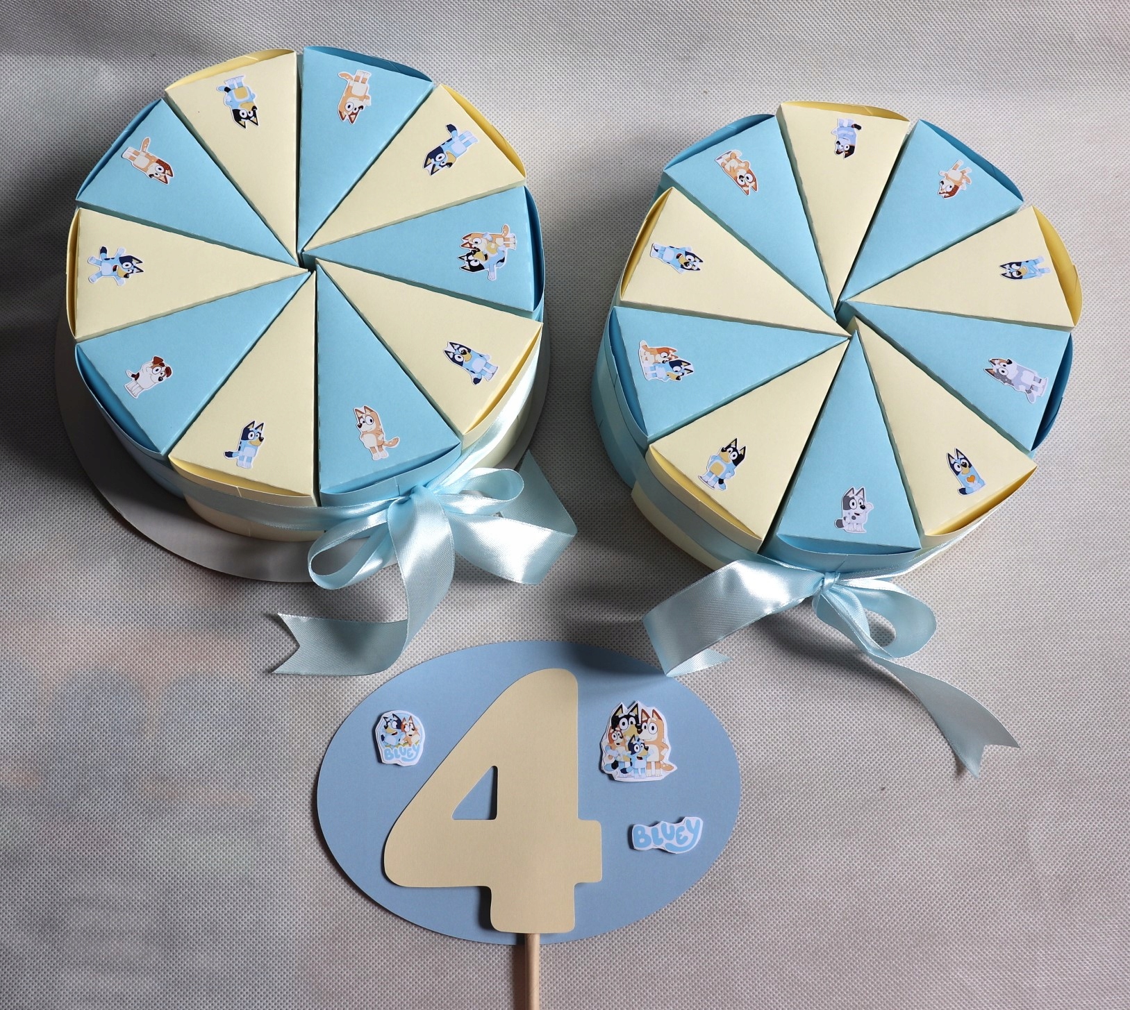 TORT papierowy 20 szt Topper naklejki Bluey Rodzaj inny