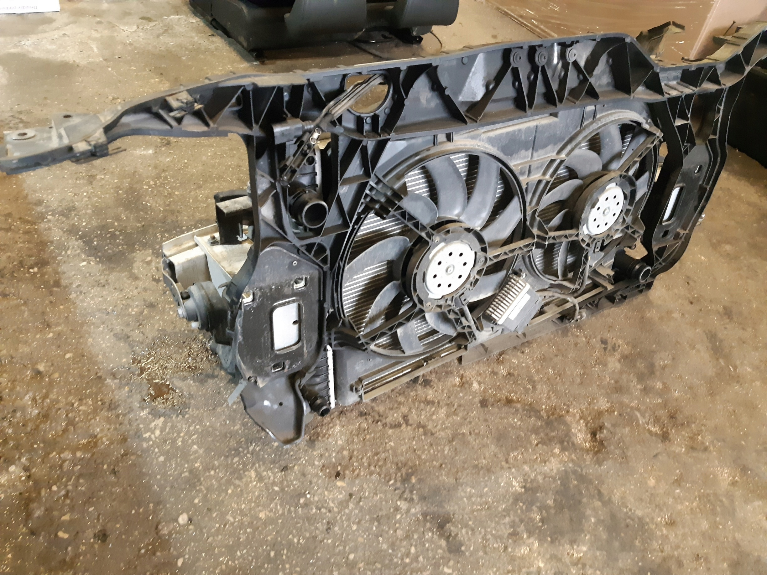 AUDI Q5 3.2 FSI support panel for radiators radiator pillar
