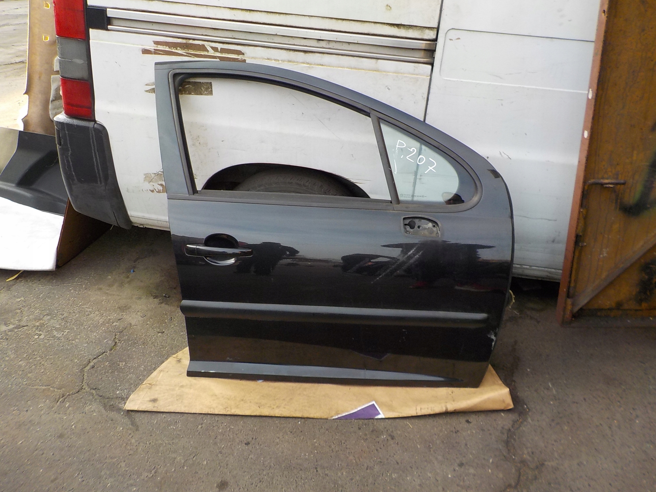 door right front peugeot 207 5D 2006r