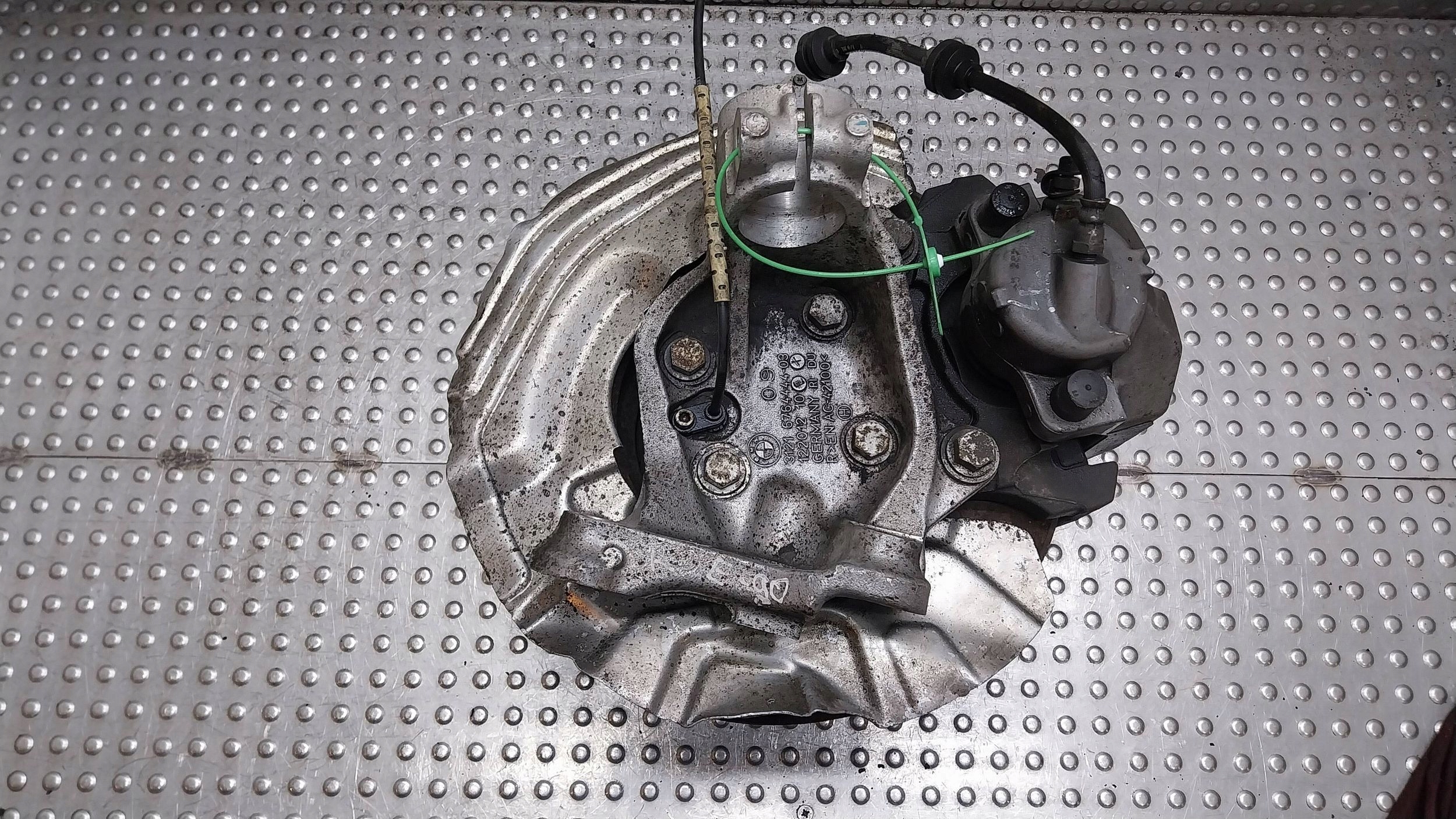 otoč čapu strmeň pravý predok 6764444 BMW E90 E91 E92 E93 E81 E82 E87
