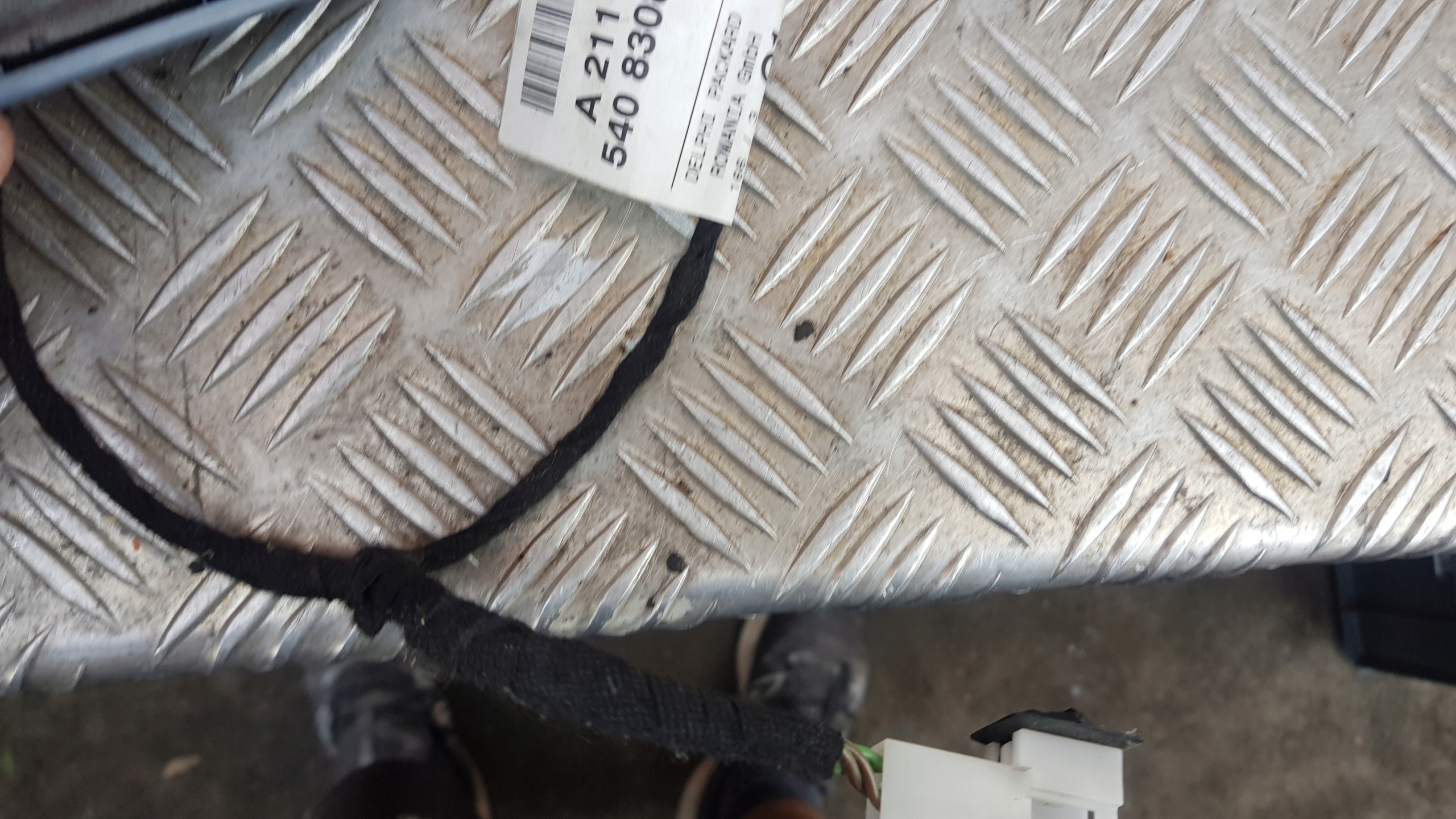 MERCEDES W211 speaker TROJKAT right A2115408308