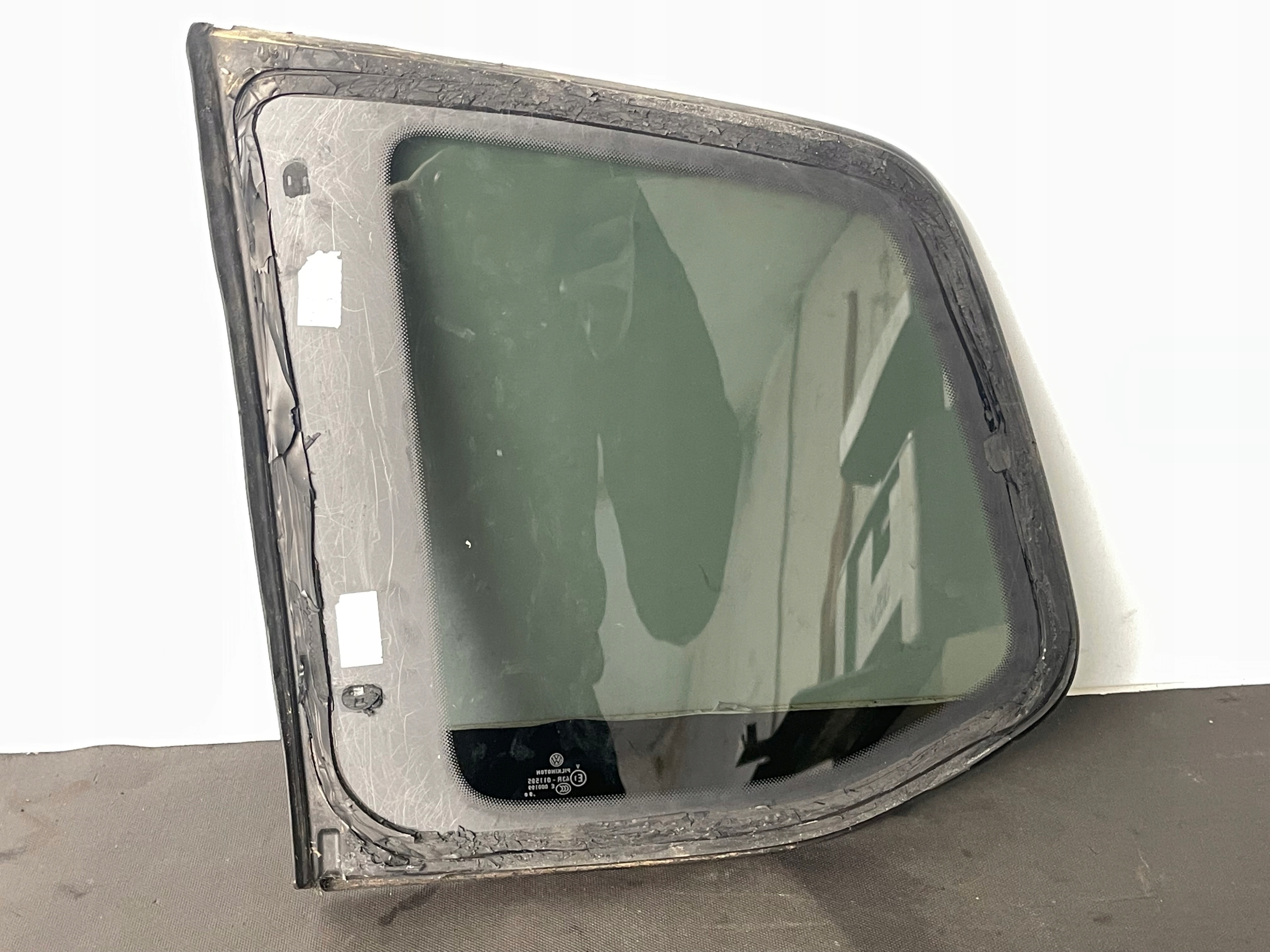 VW TOURAN III 5TA window bodywork right rear part 2019R