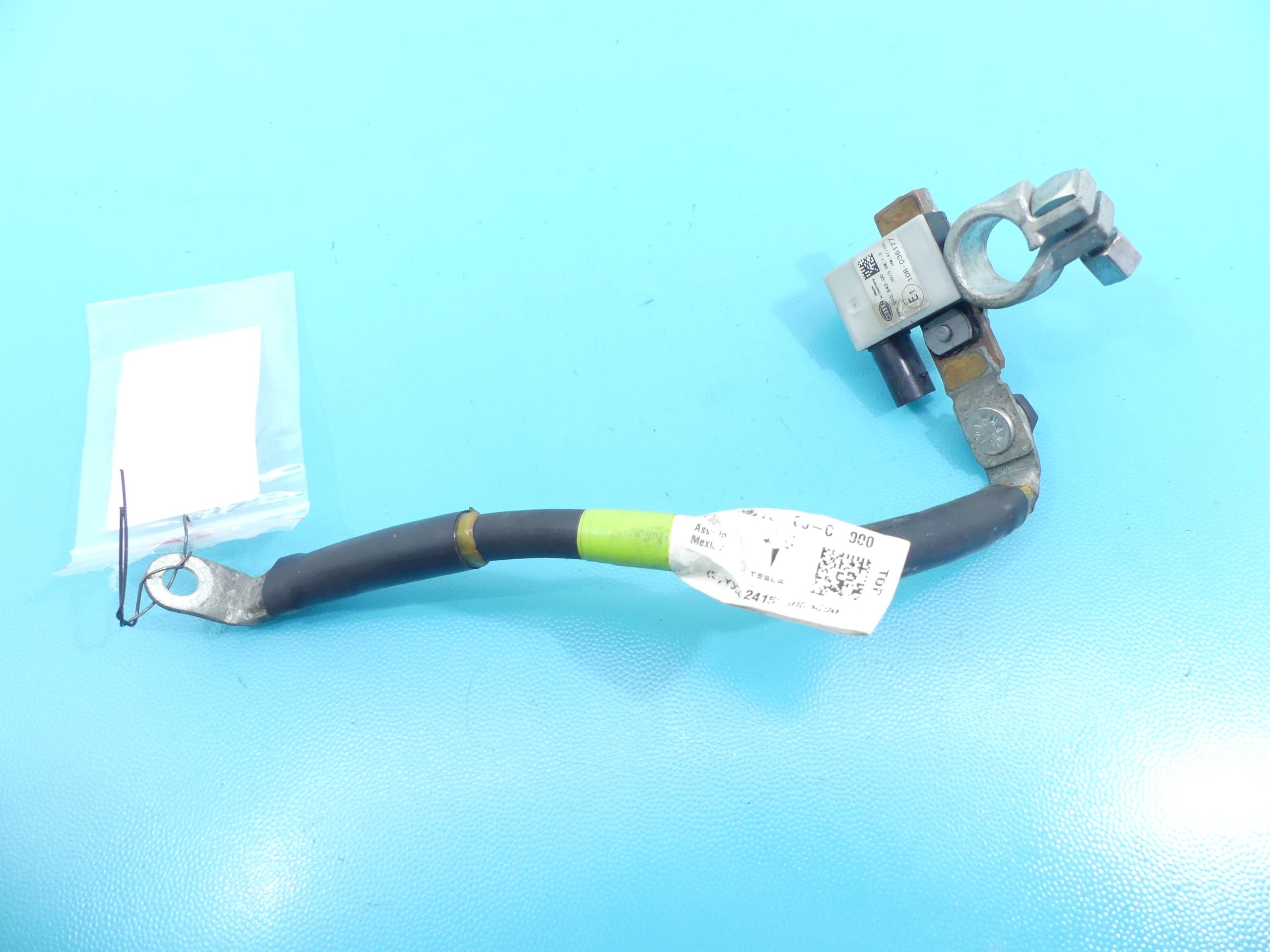 6PK010842-00 - KLEMA TESLA MODEL S 12-16 6PK01084200