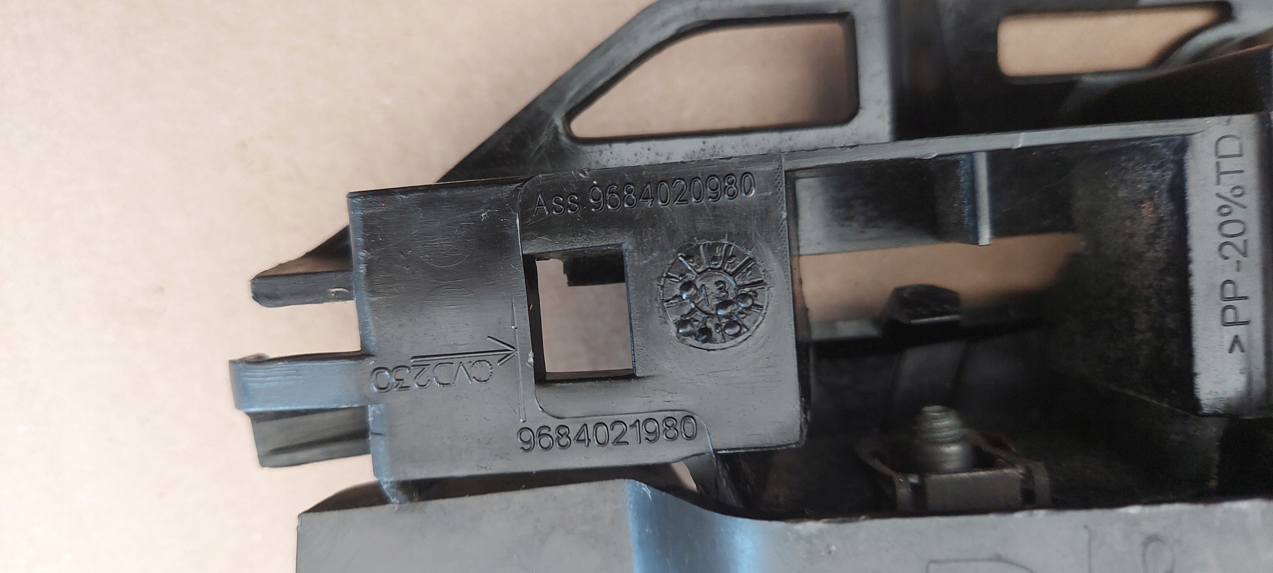 bumper bracket front left PEUGEOT 3008 original 09-16 9684021980