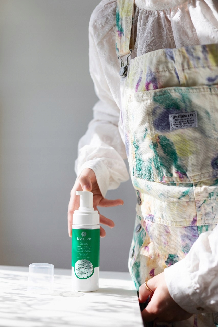 BasicLab Pianka Myjąca do Twarzy do Skóry Trądzikowej i Wrażliwej 150 ml Marka BasicLab Dermocosmetics