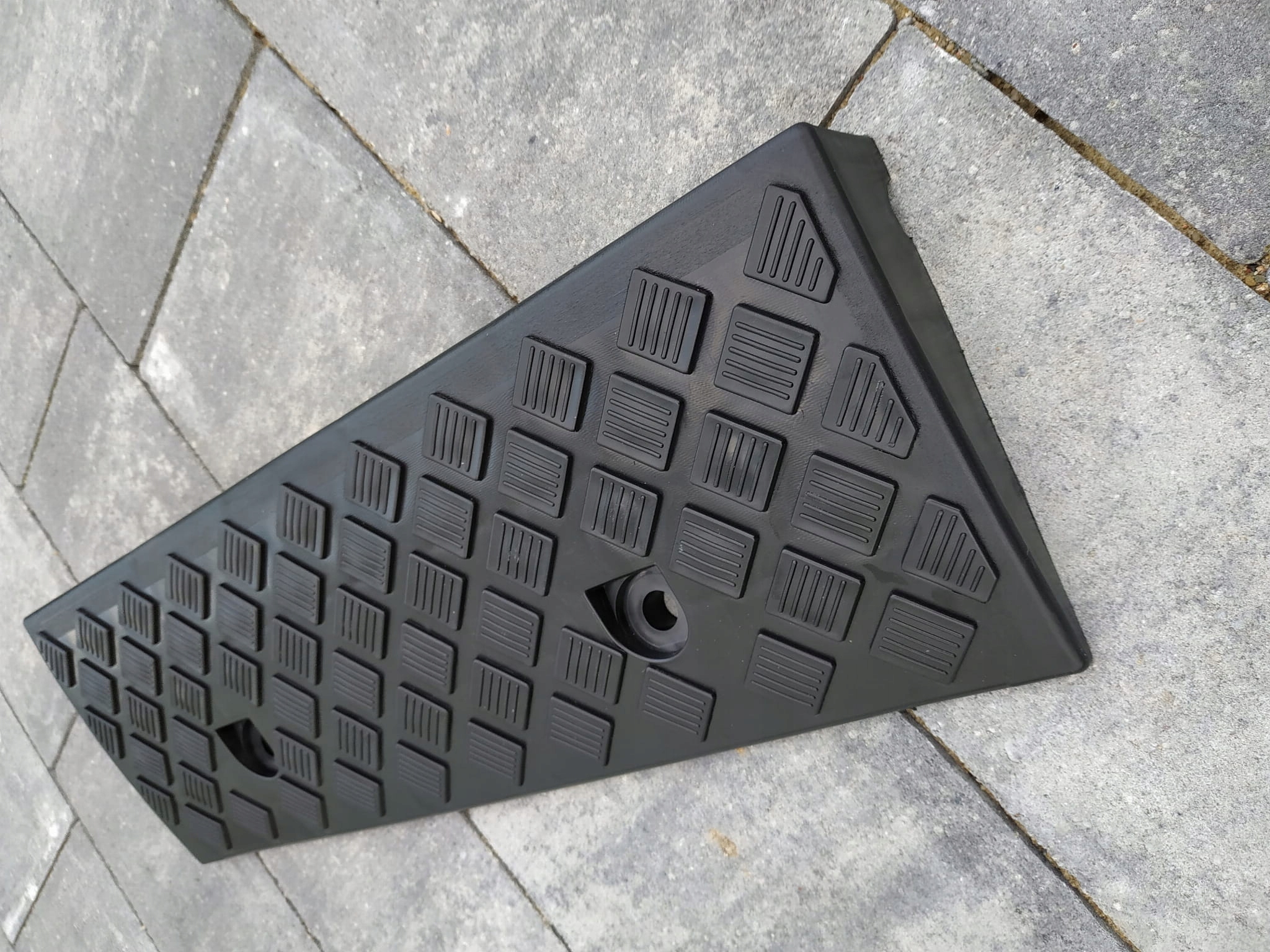 

Najazd na krawężnik podjazd krawężnikowy 5cm