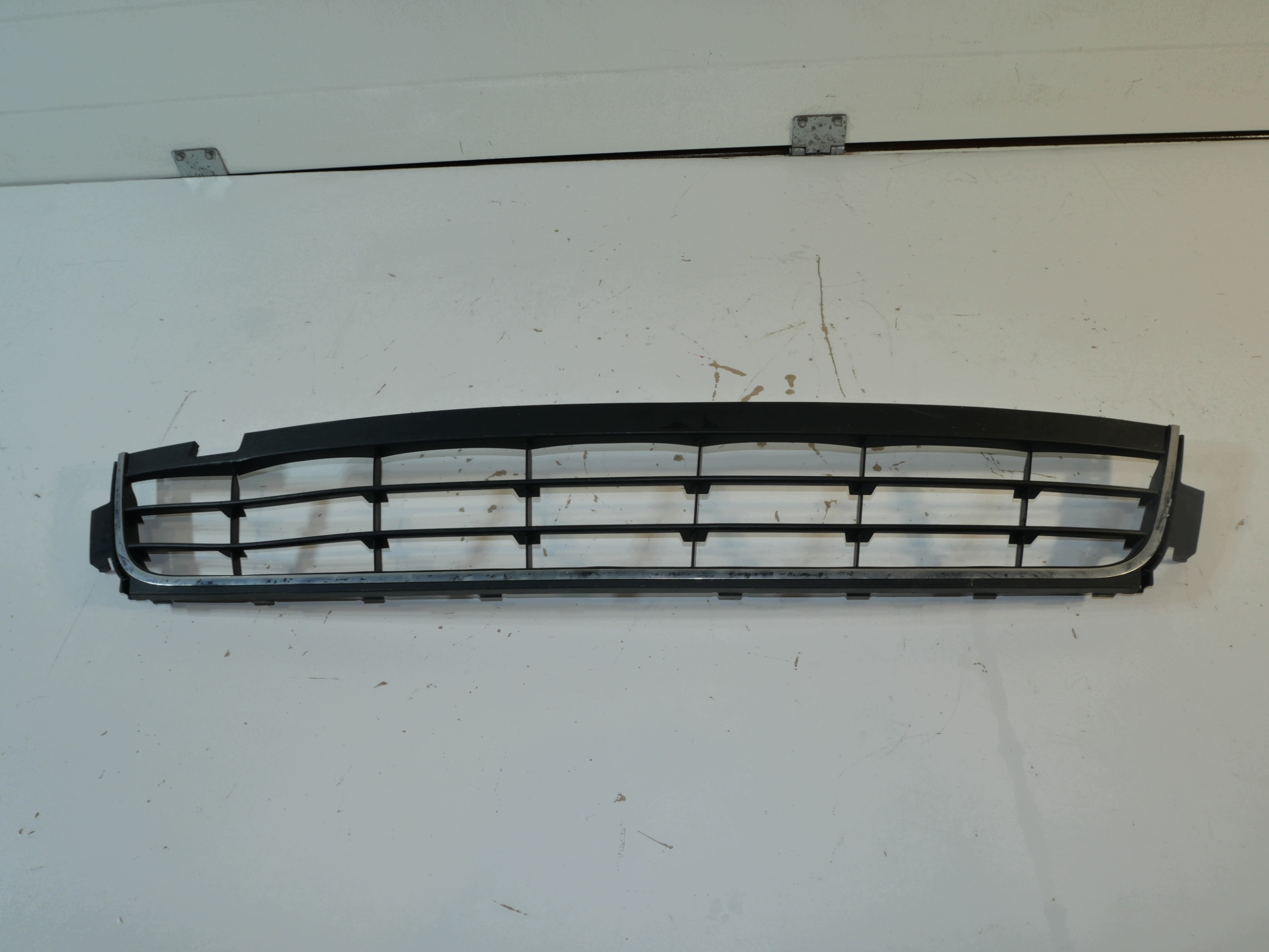 grid of a bumper front OE 7N0853677 VW Sharan II