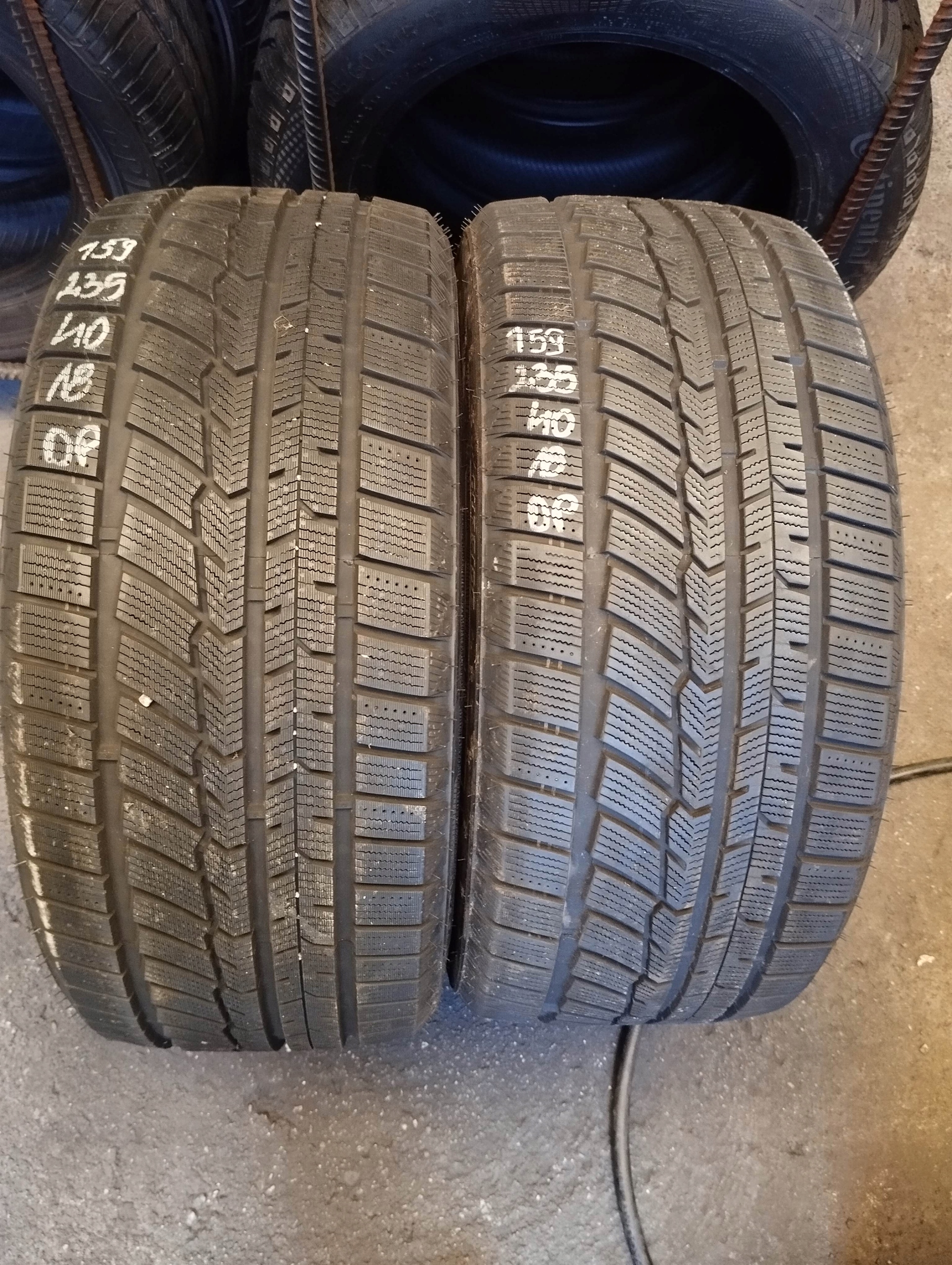 Austone Skadi SP-901 235 40 18 XL 2 szt.