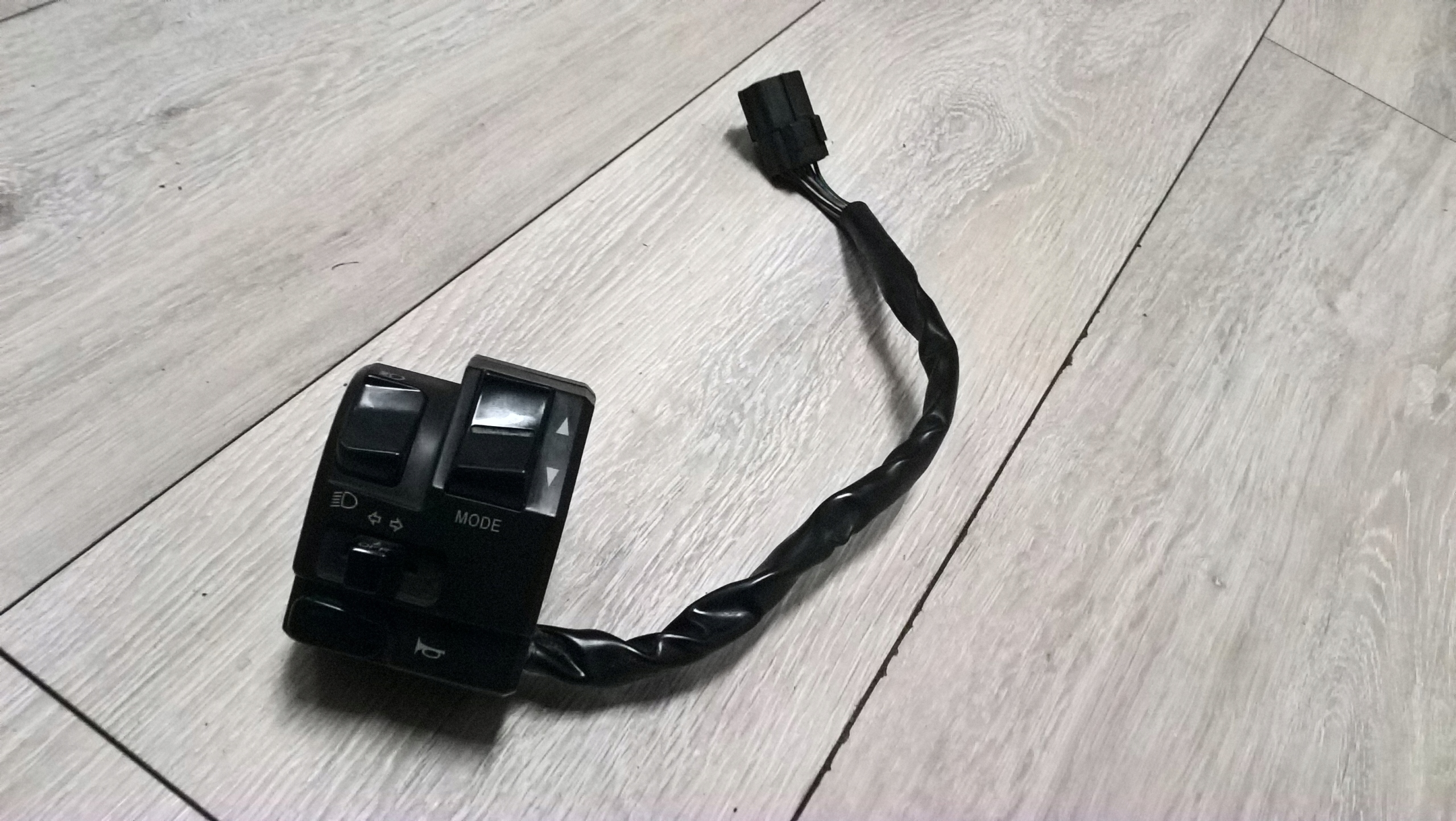 65110041A - DUCATI 1098 1198 ВИМИКАЧ ЛІВИЙ SUPERSPORT