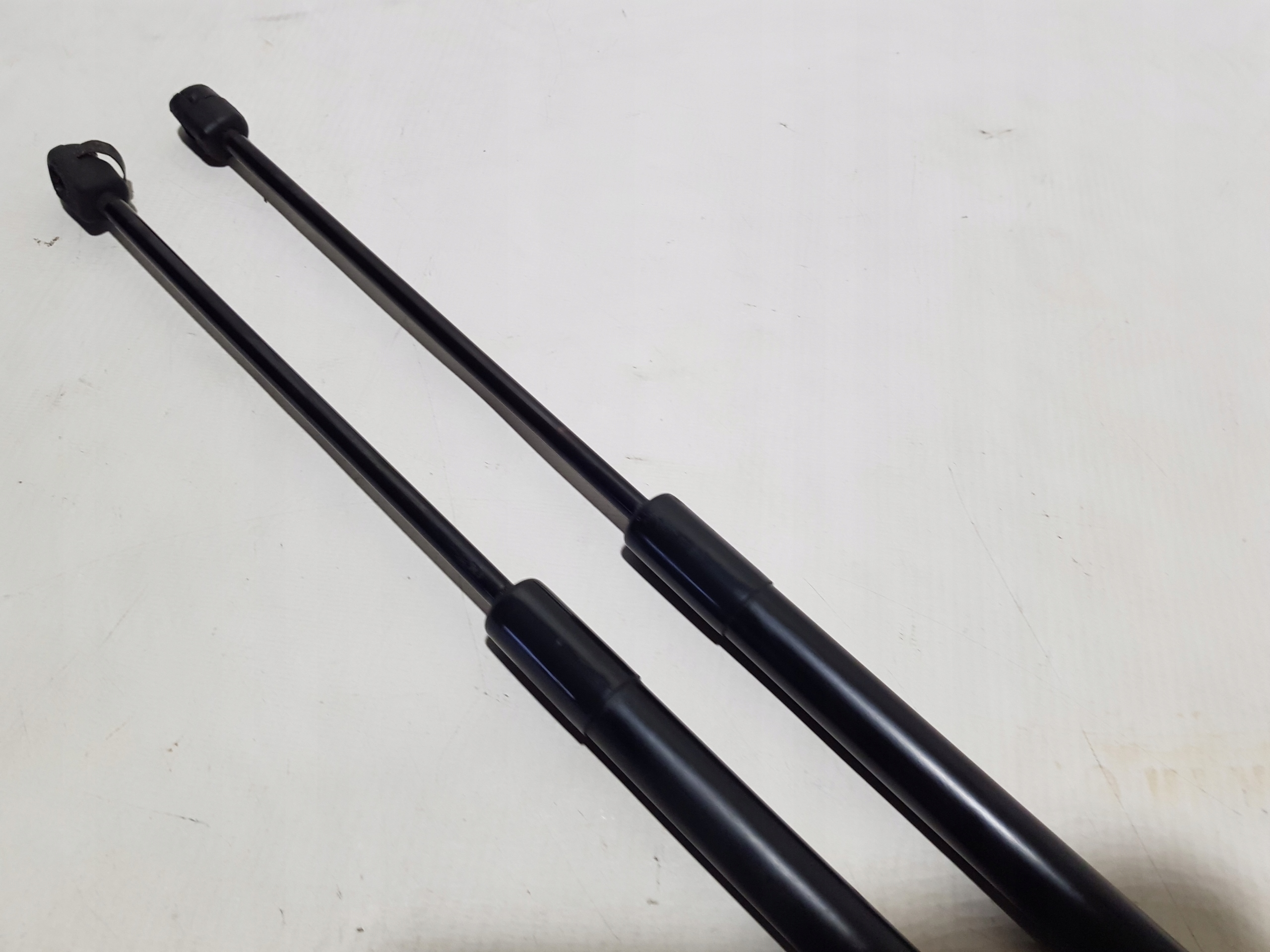 MERCEDES W207 SILOWNIKI bonnets KOMPLET 2079800564