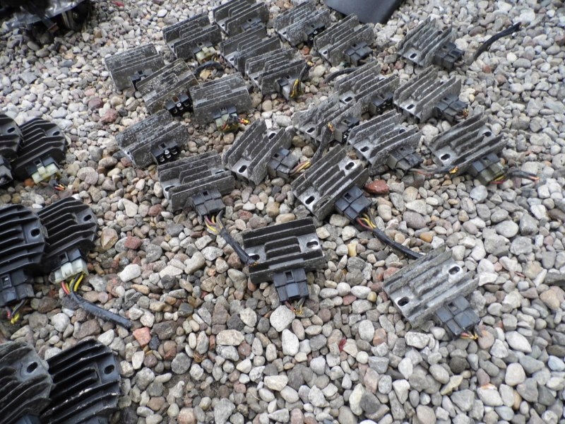 PIAGGIO X9 125 X8 X7 REGULATOR NAPIĘCIA ORYG. Numer katalogowy części PIAGGIO X9 125 X8 X7 REGULATOR NAPIĘCIA ORYG.