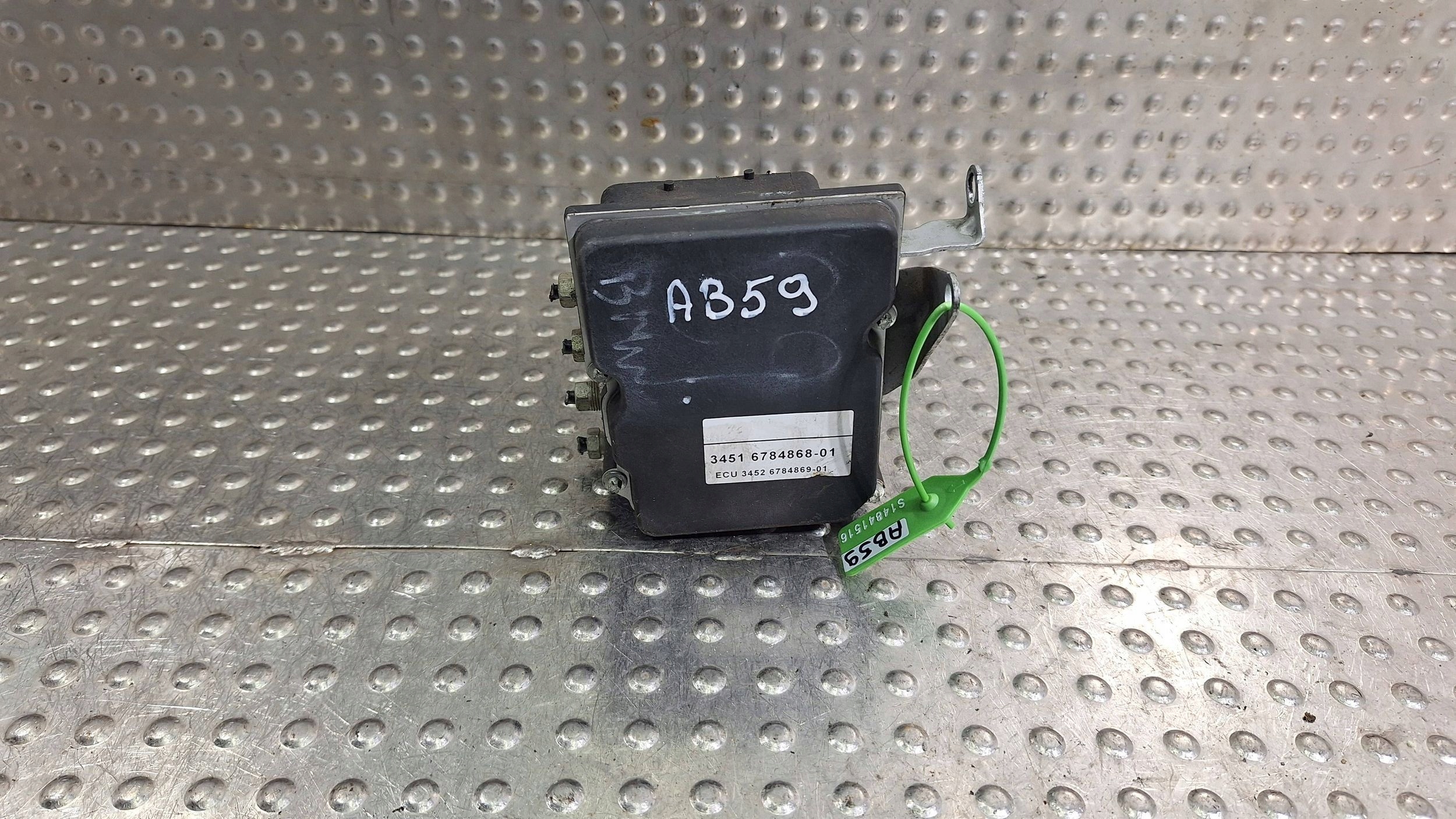 pump control unit ABS 6784868 6784869 BMW E90 E91