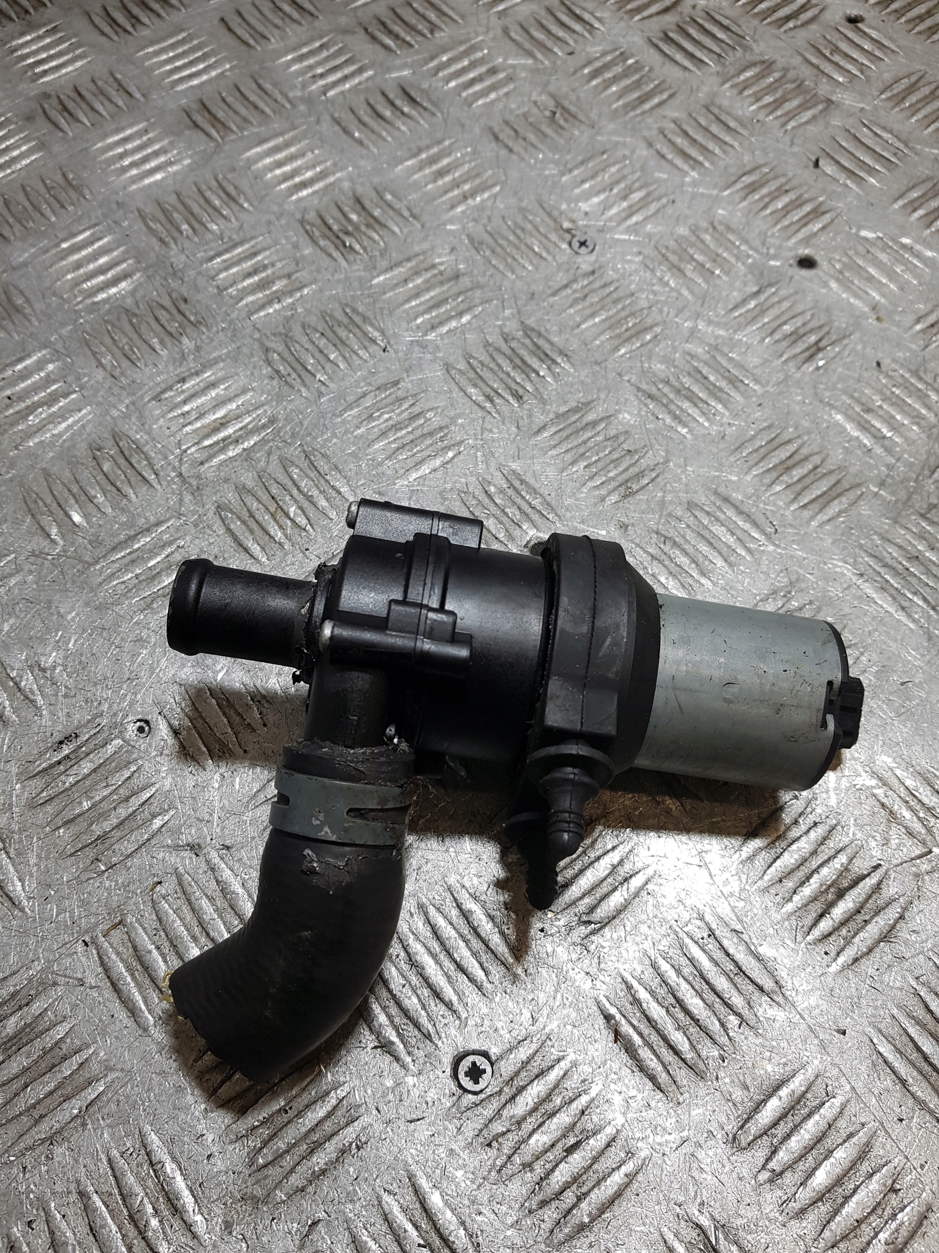 supplementary water pump VOLKSWAGEN GOLF 4 0392020024