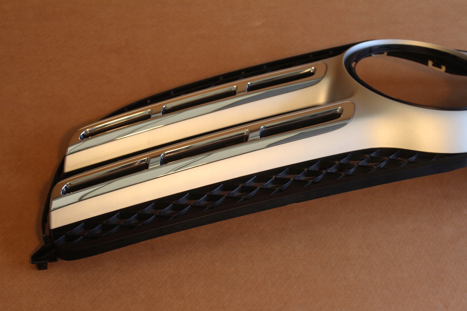 Atrapa Grill Mercedes GLS 166 W166 OE A1668880460 BEZ KAMERY Producent części Mercedes-Benz OE