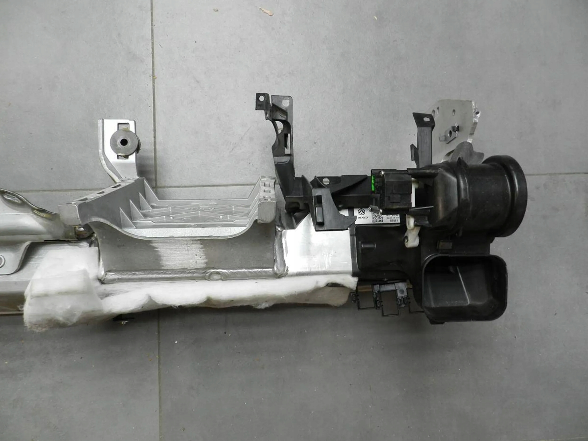 VW Phaeton sider support of the dashboard 3D1857017E