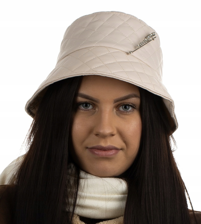 KAPELUSZ DAMSKI RYBACKI JASNY BEŻ PIKOWANY AGRAFKA