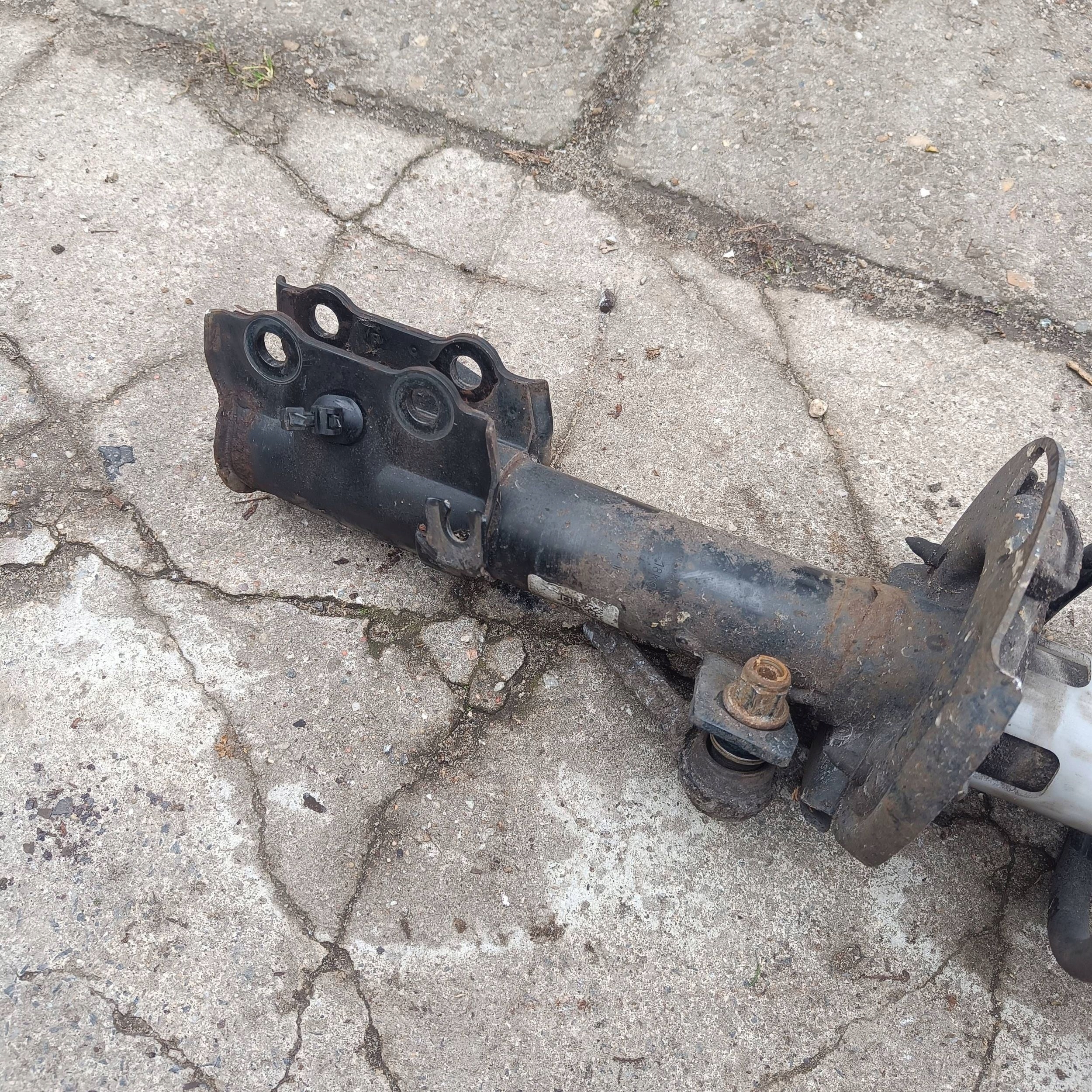 Ford Fiesta MK7 1.5 DIESEL 2016 shock absorber front left spring