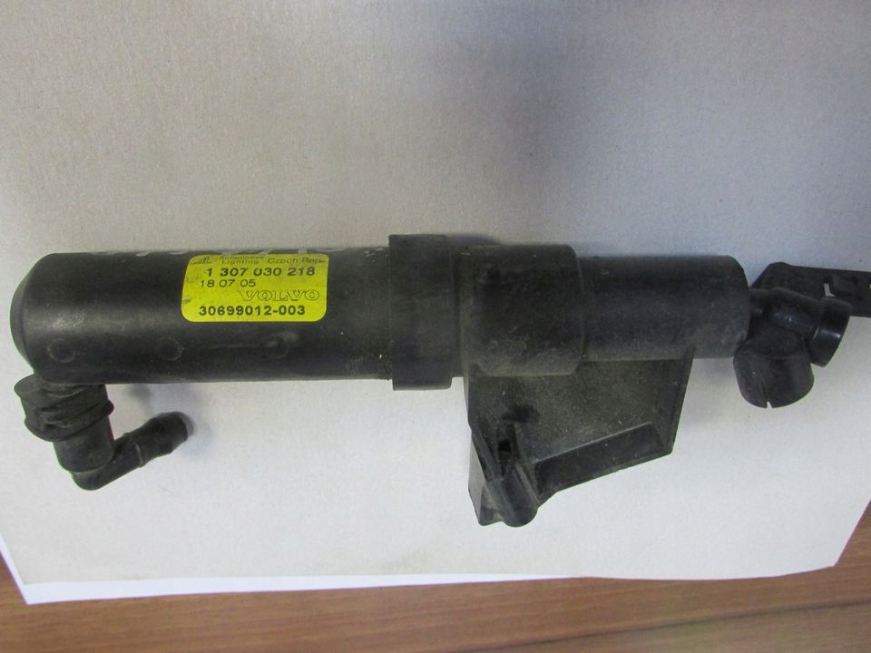 30699012-003 - VOLVO V50 Омивач лампи передній лівий