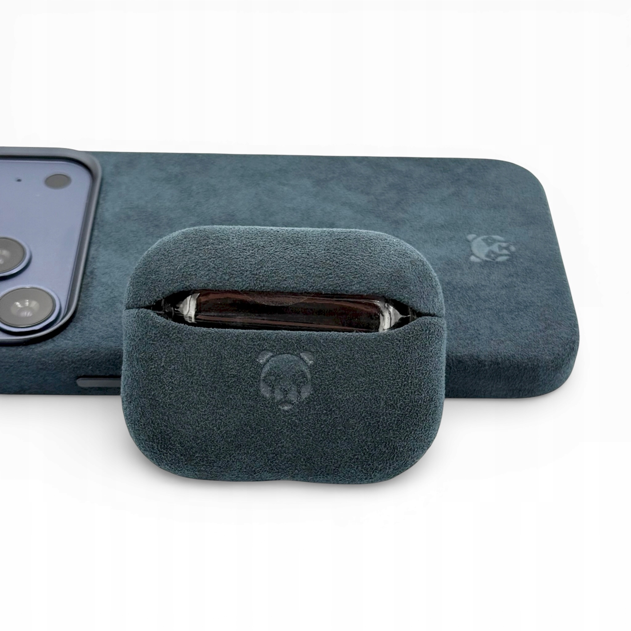 Pouzdro Panda Carbon AlcanPanda Tmavě modré Pouzdro Alcantara pro Apple AirPods Pro 3