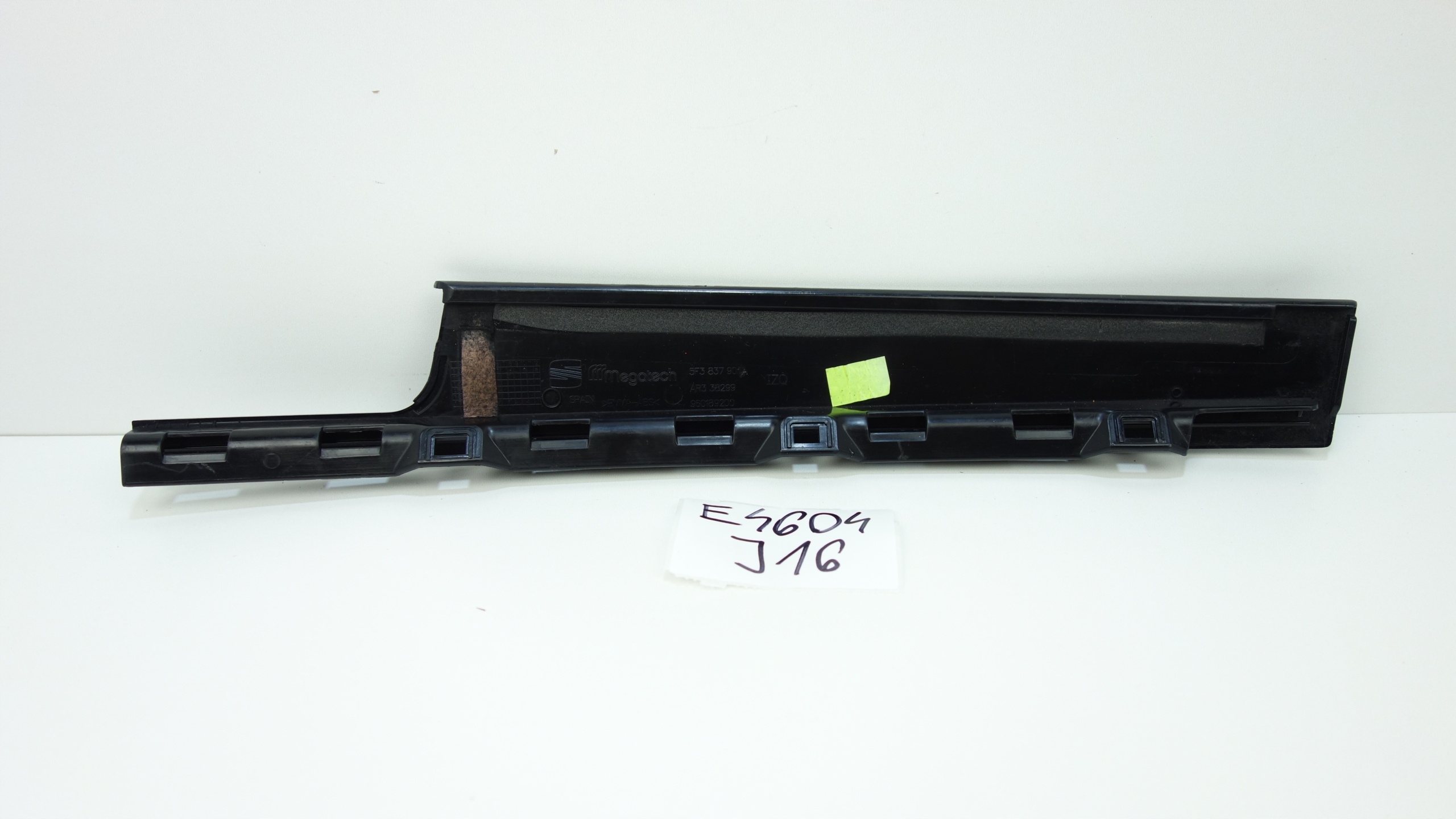 moulding door left front SEAT LEON III LIFT 16-20 5F3837901A