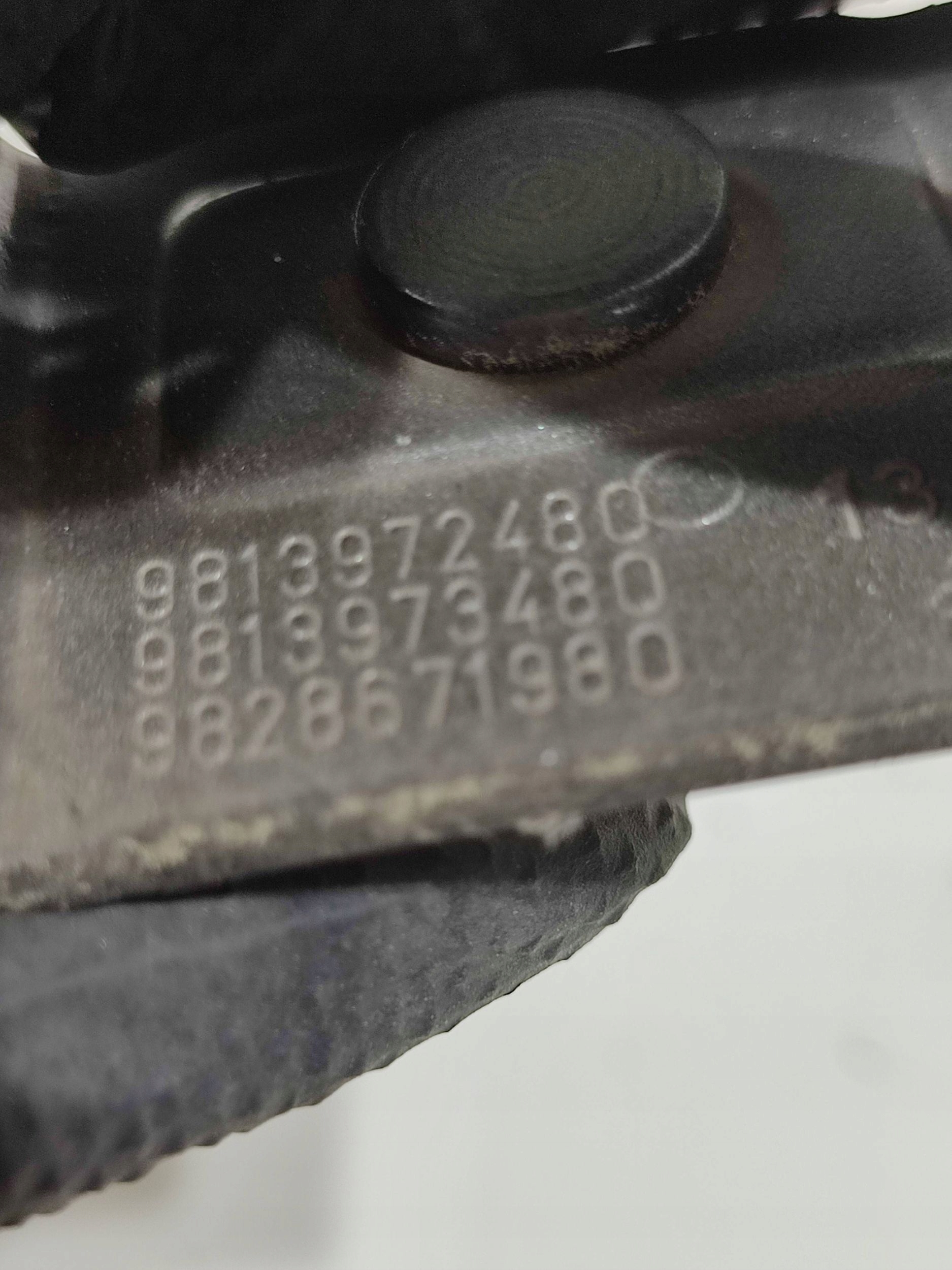 Peugeot 2008 II 2020 hinge of rear bonnet boot