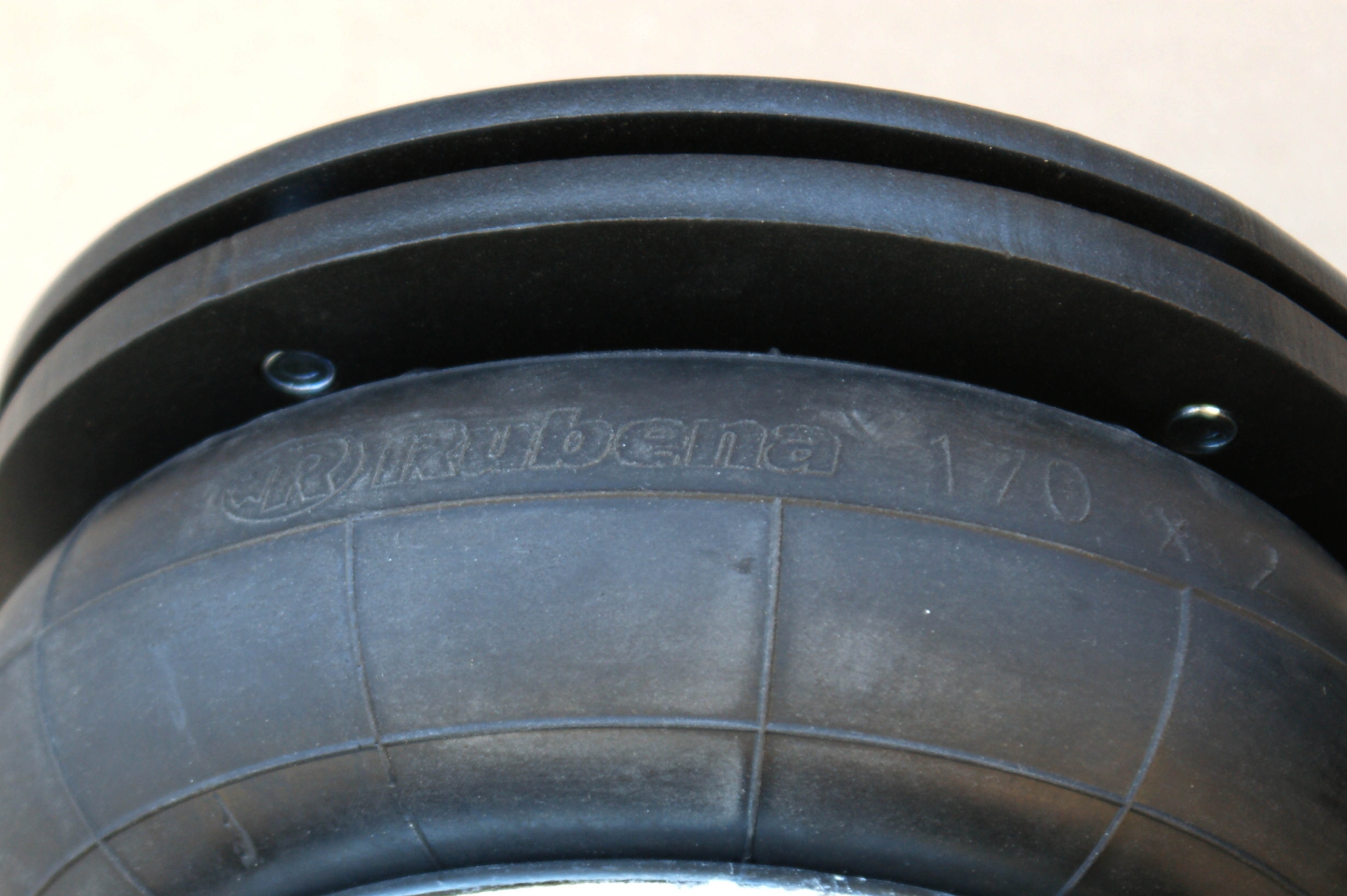 Poduszka pneumatyczna na miechu Rubena 170x2 Typ samochodu Samochody dostawcze Samochody kempingowe Samochody osobowe