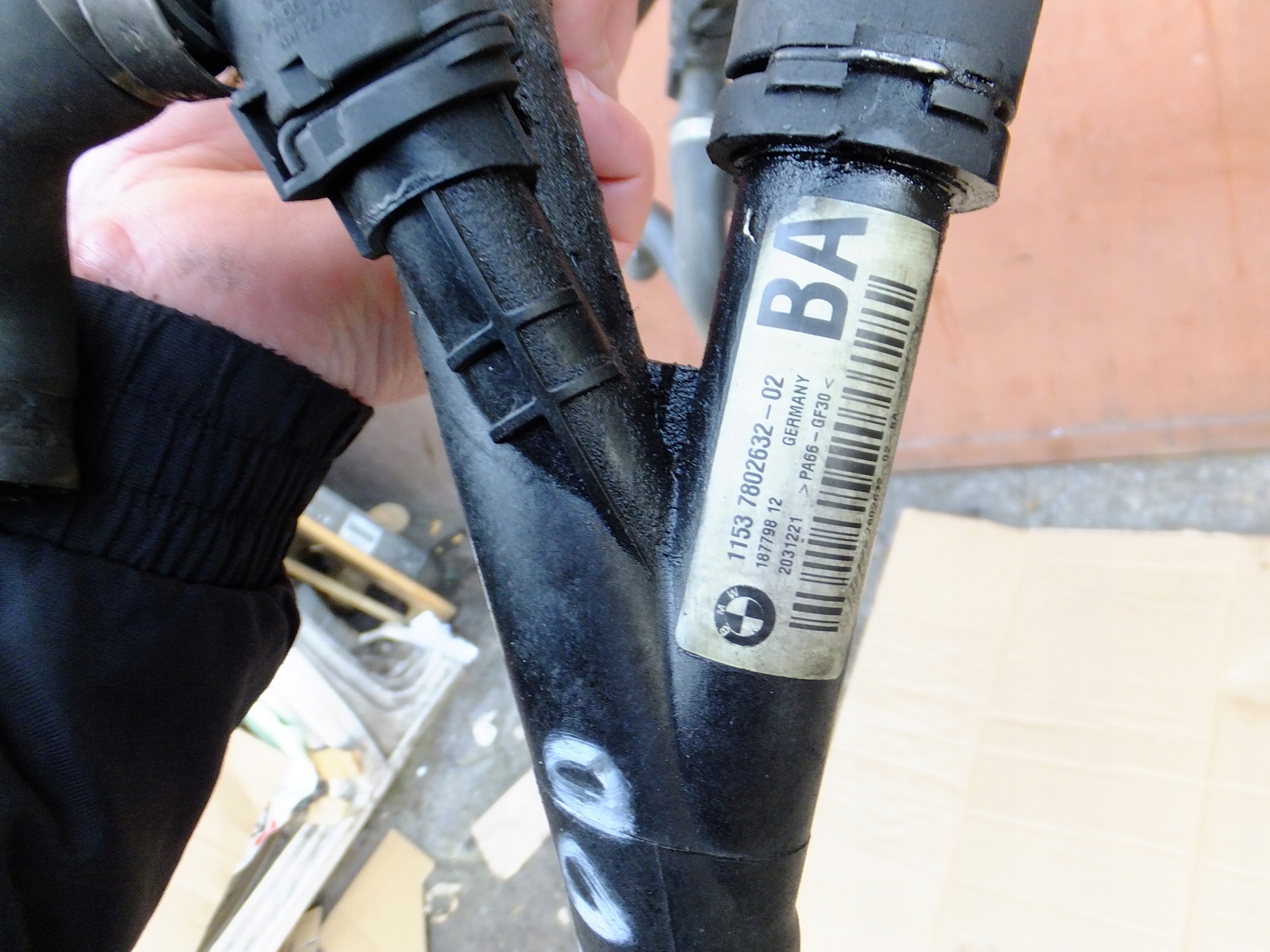 prijenos cijev vode bmw e90 e91 2,0 d 2007r 7802632