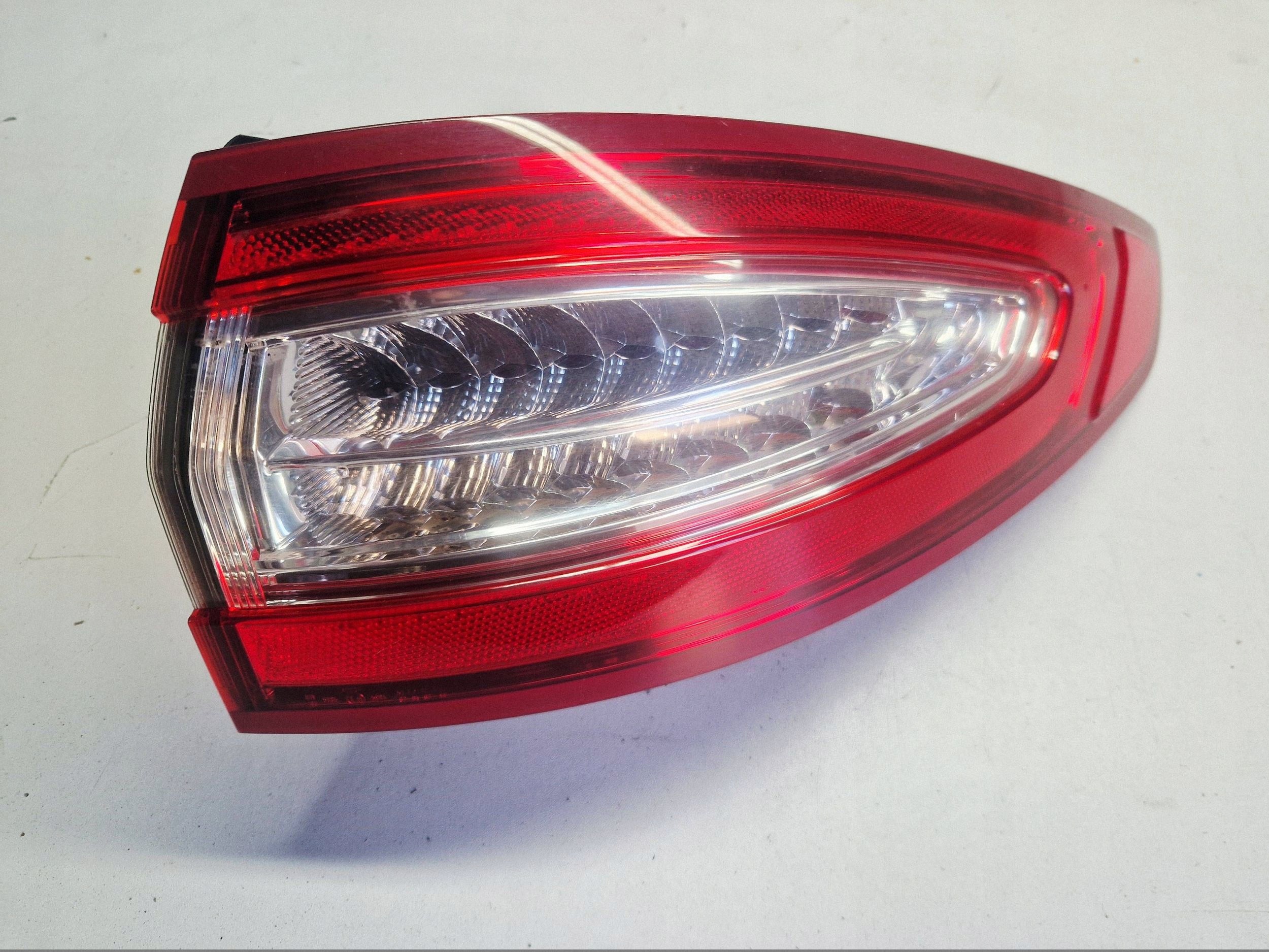 light rear rear part side right Ford Mondeo MK V MK5 HB 5D DS7313404FJ
