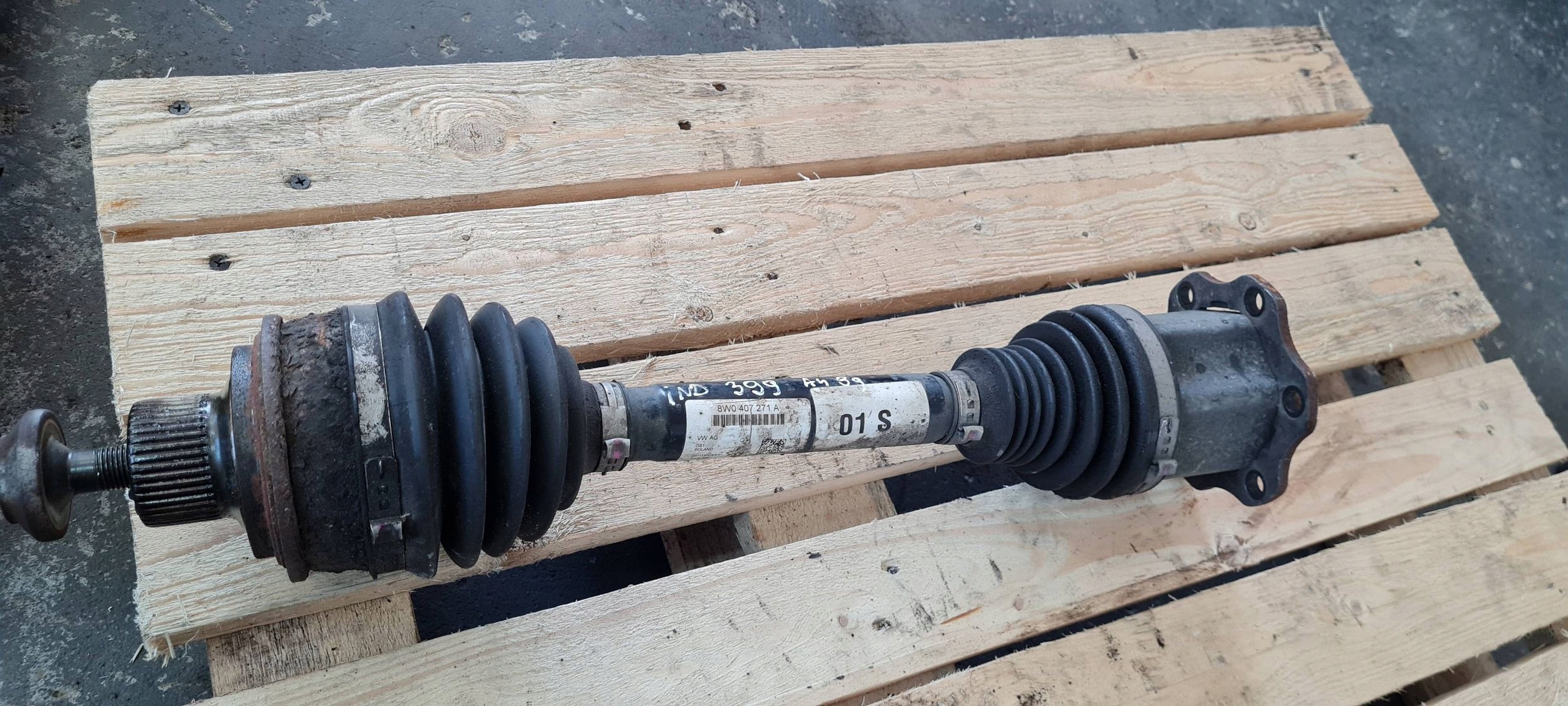 A4 B9 8W semi-axis left right front 2.0 TDI 8W0407271A A5 8W
