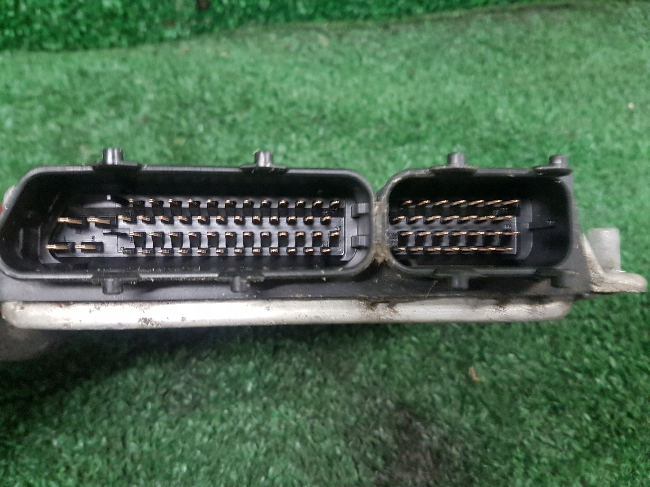 computer of the engine control unit VOLKSWAGEN GOLF 5 036906032AM 0261208754