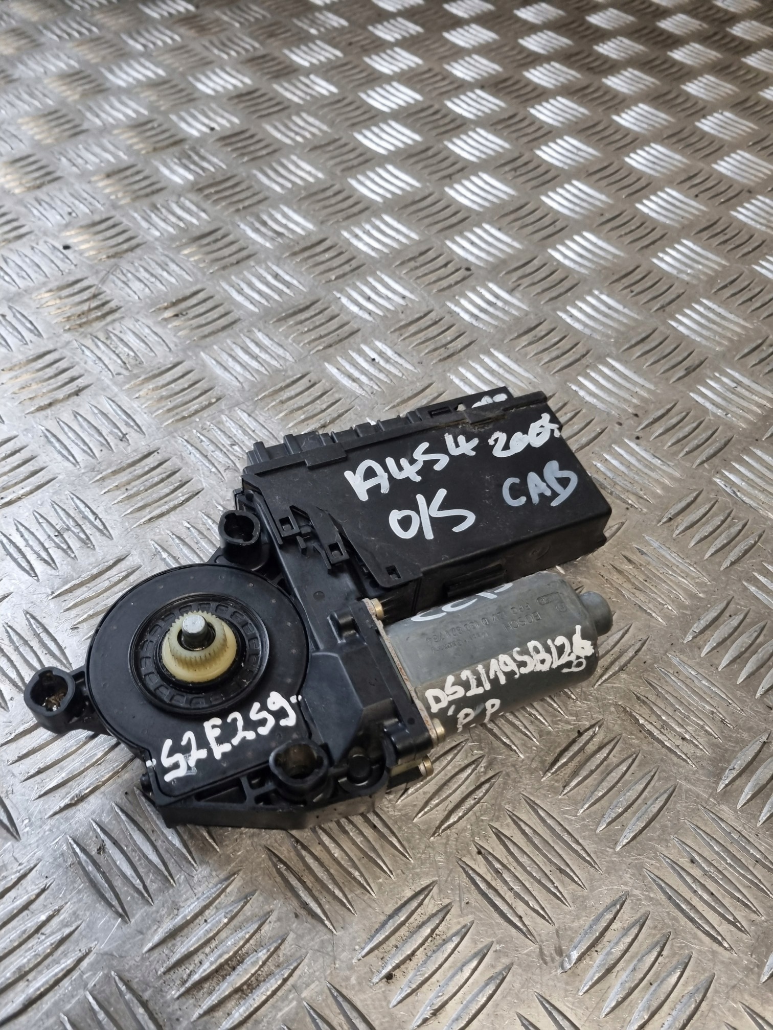 motor fenster rechts vorne AUDI A4 B6 CABRIO