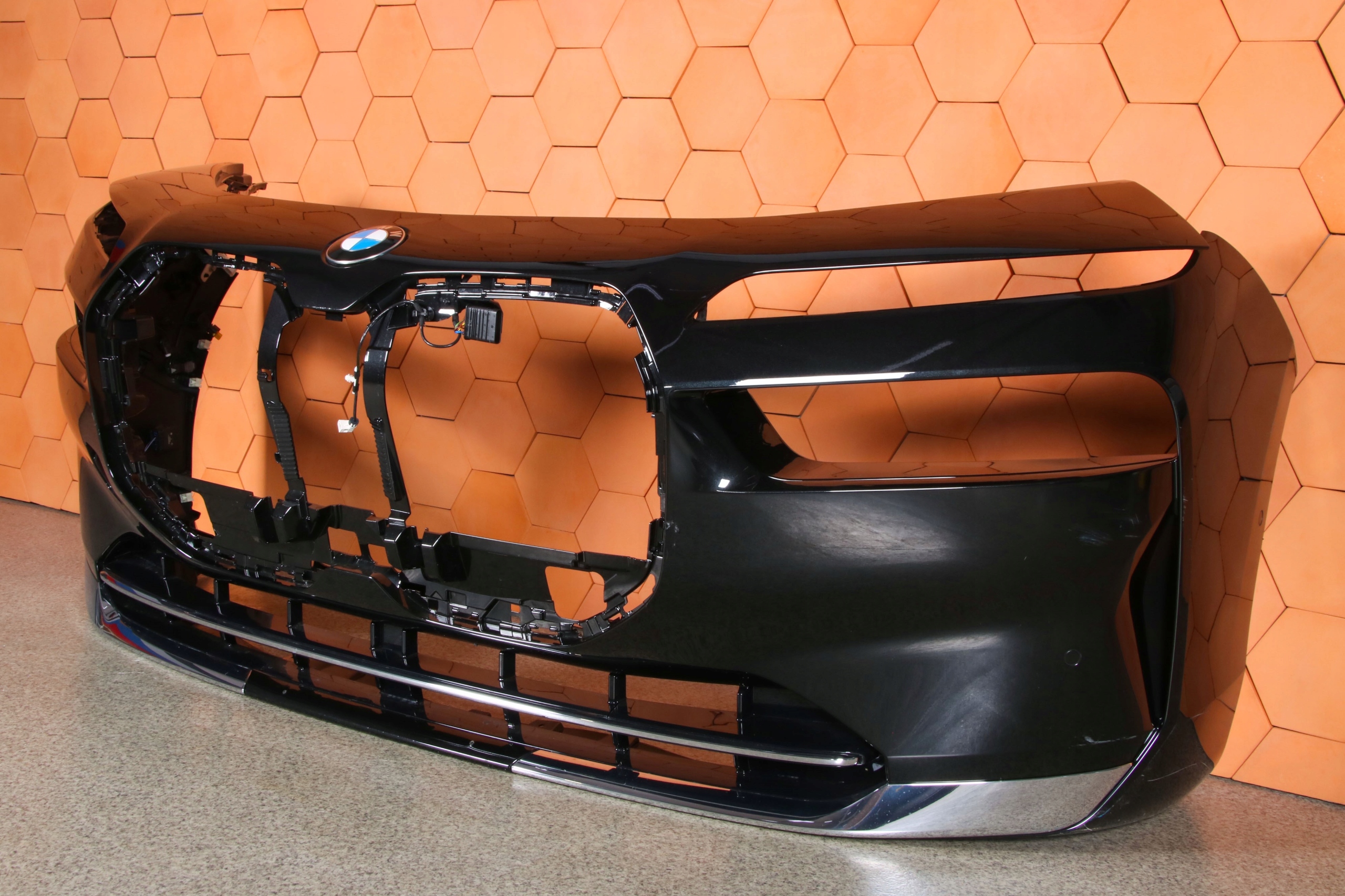 BMW 7 G70 i7 bumper front front colour 475