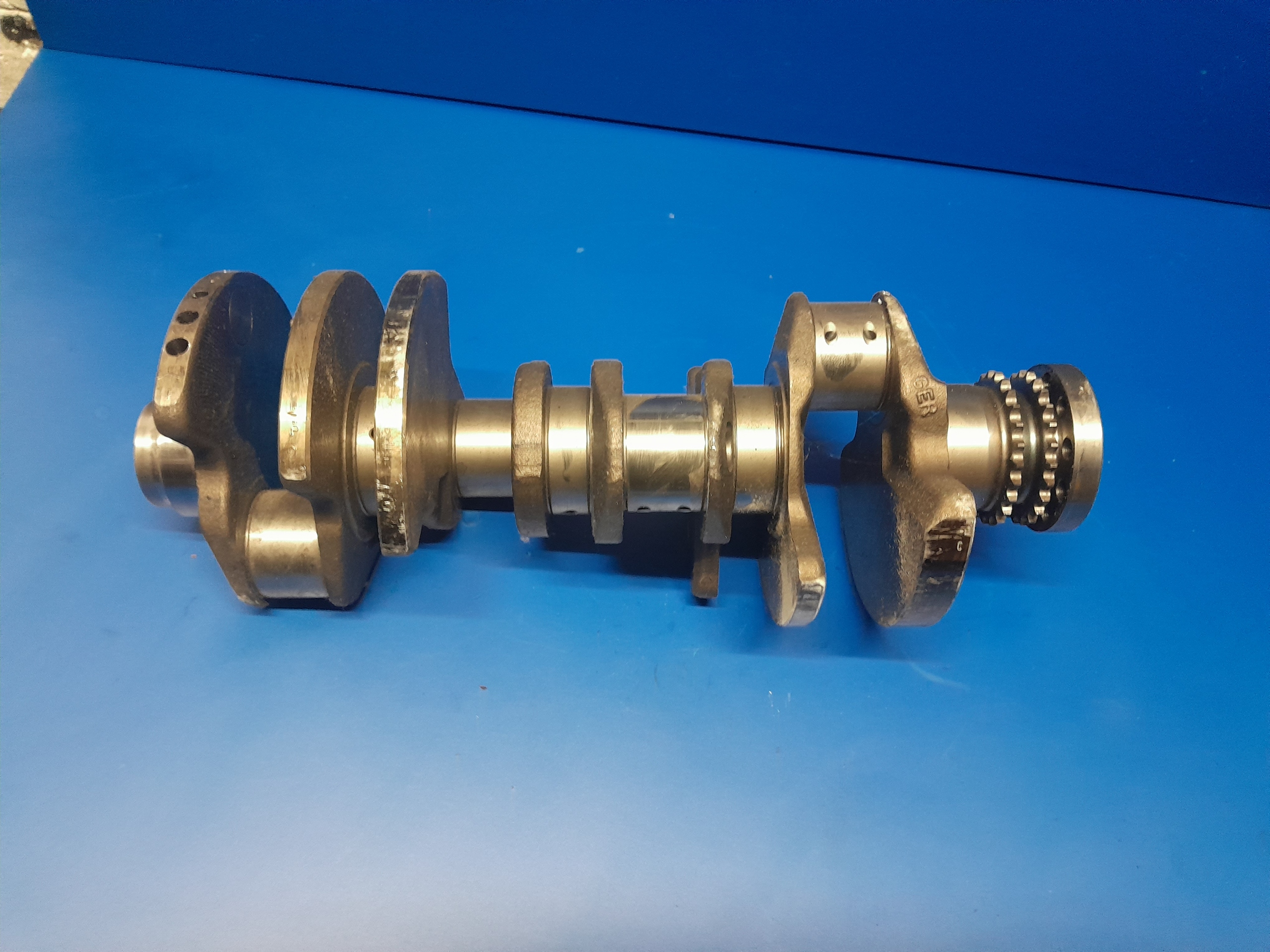 WAŁ KORBOWY AUDI RS4 4.2 V8 FSI DE079R