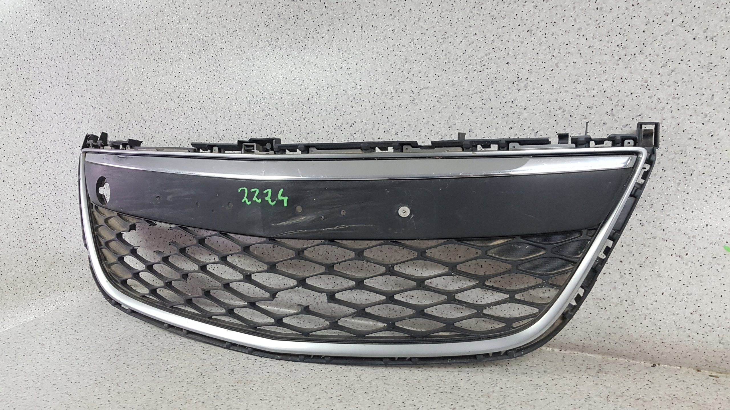 MAZDA CX 7 CX7 2010 - LÜFTUNGSGITTER MITTE DER STOSSSTANGE 2224